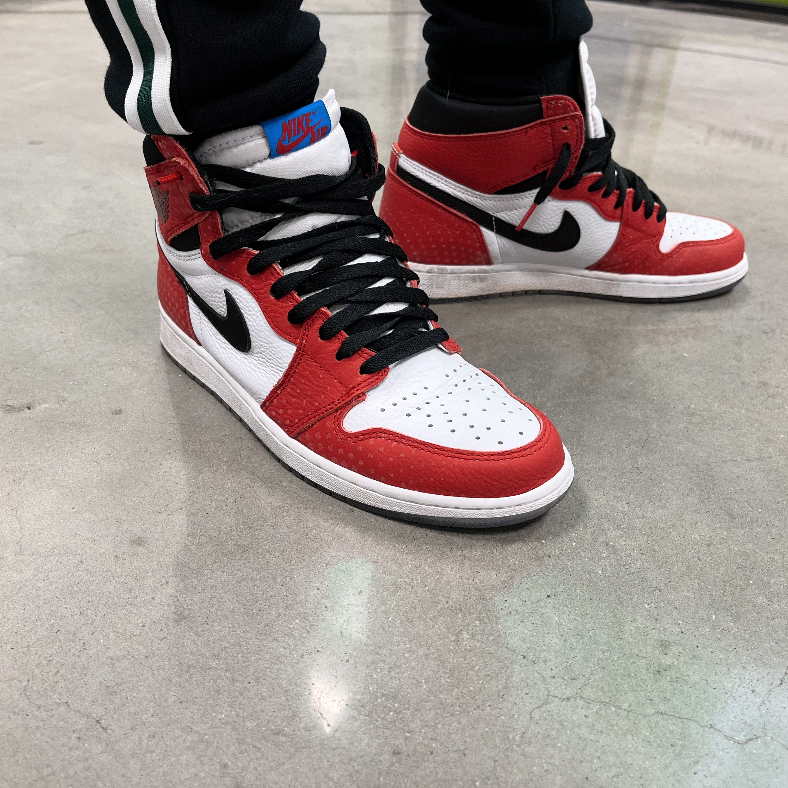 Jordan 1 Retro High Spider-Man Origin Story, Jordan 1 Retro High OG Shadow 2018 착용 스타일 - 1