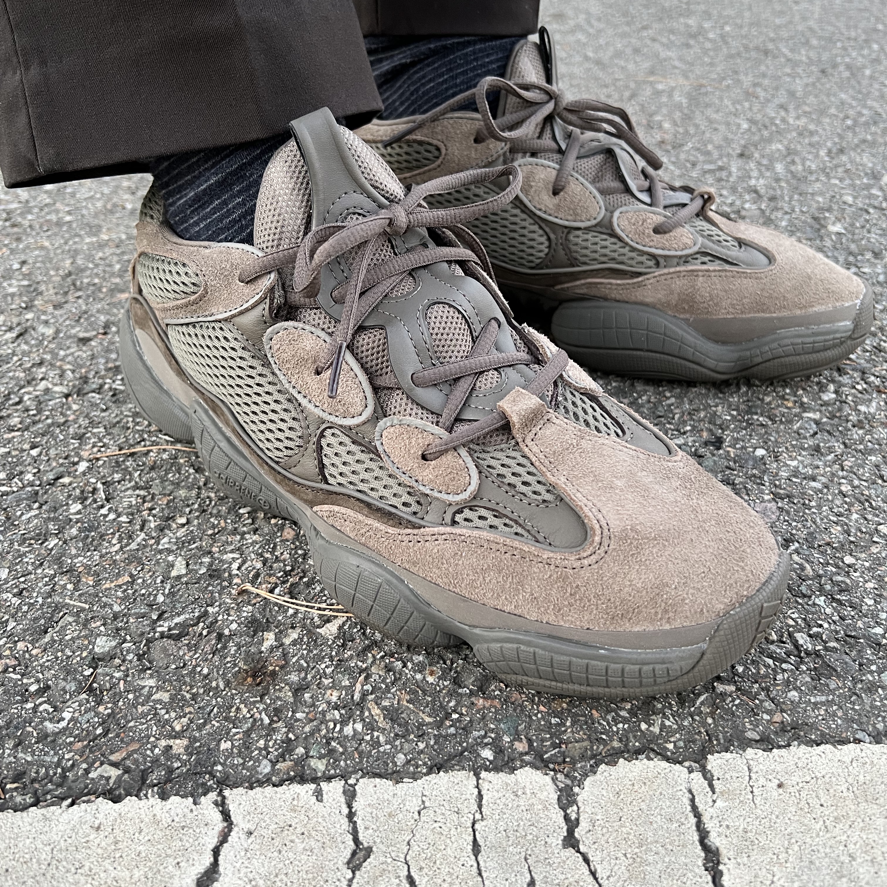 Adidas Yeezy 500 Clay Brown 착용 스타일 - 1