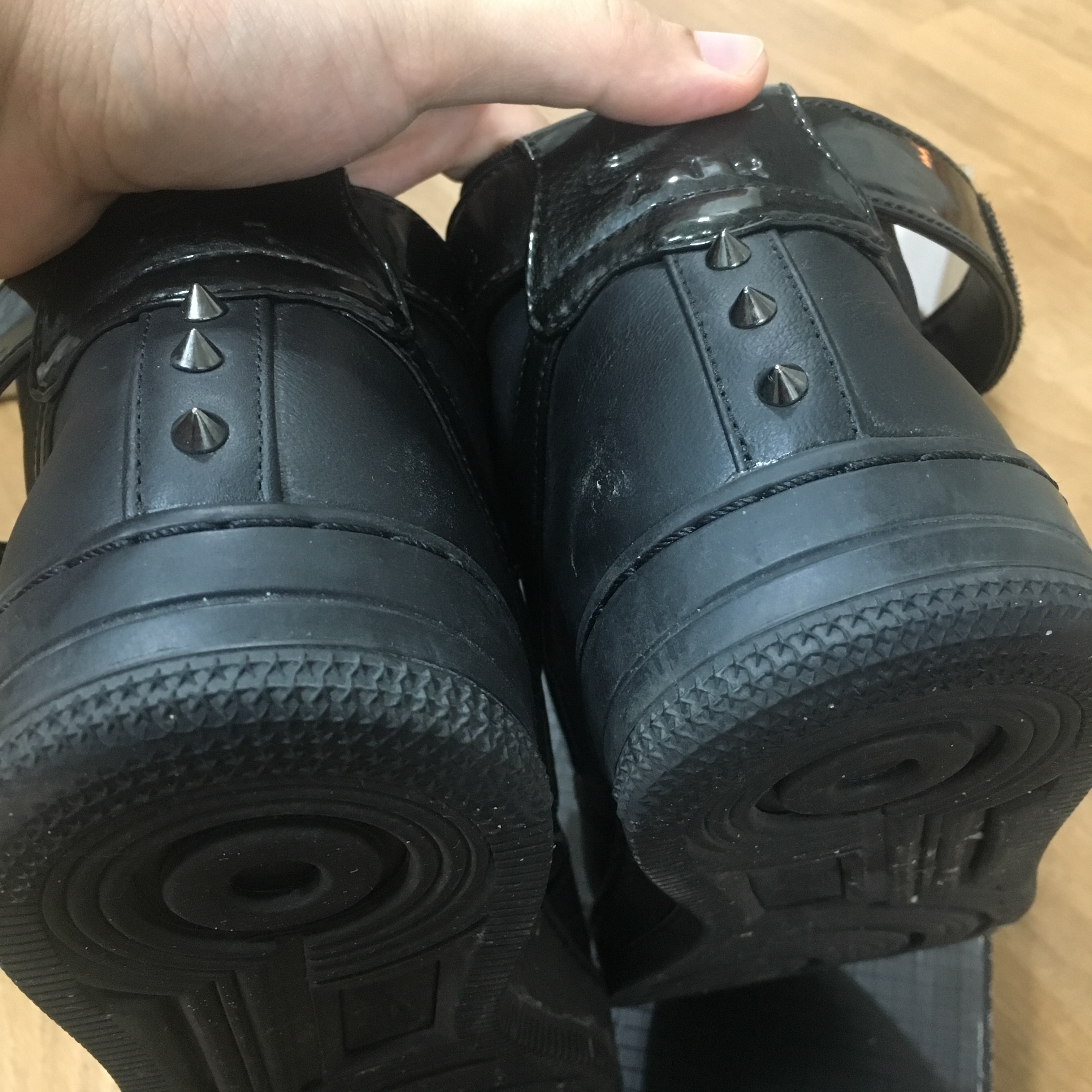Nike Air Force 1 Downtown High Spike Black 착용 스타일 - 3