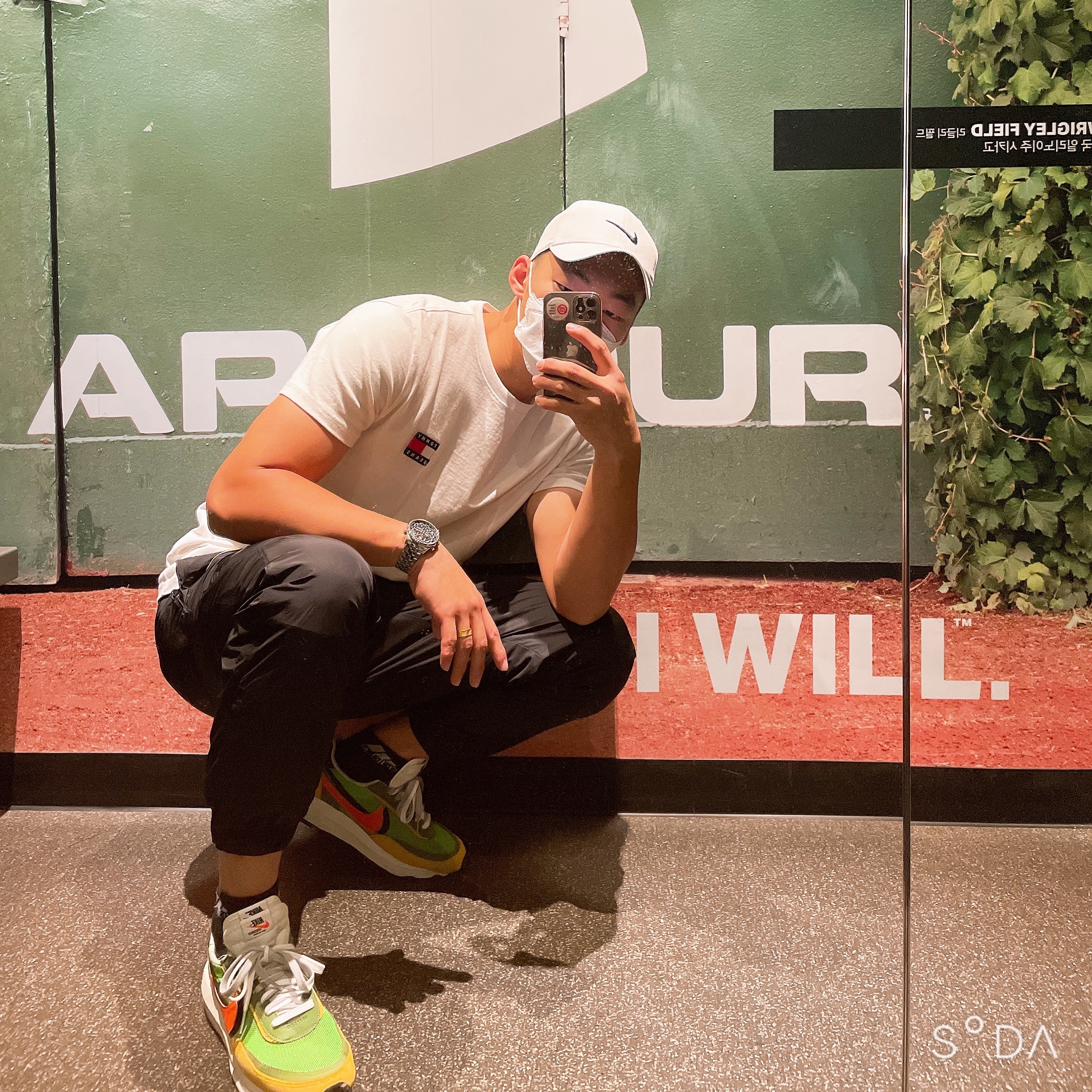 Nike x Sacai LDWaffle Green Multi, Nike x Drake Nocta Essential Track Pants Black - Asia 착용 스타일