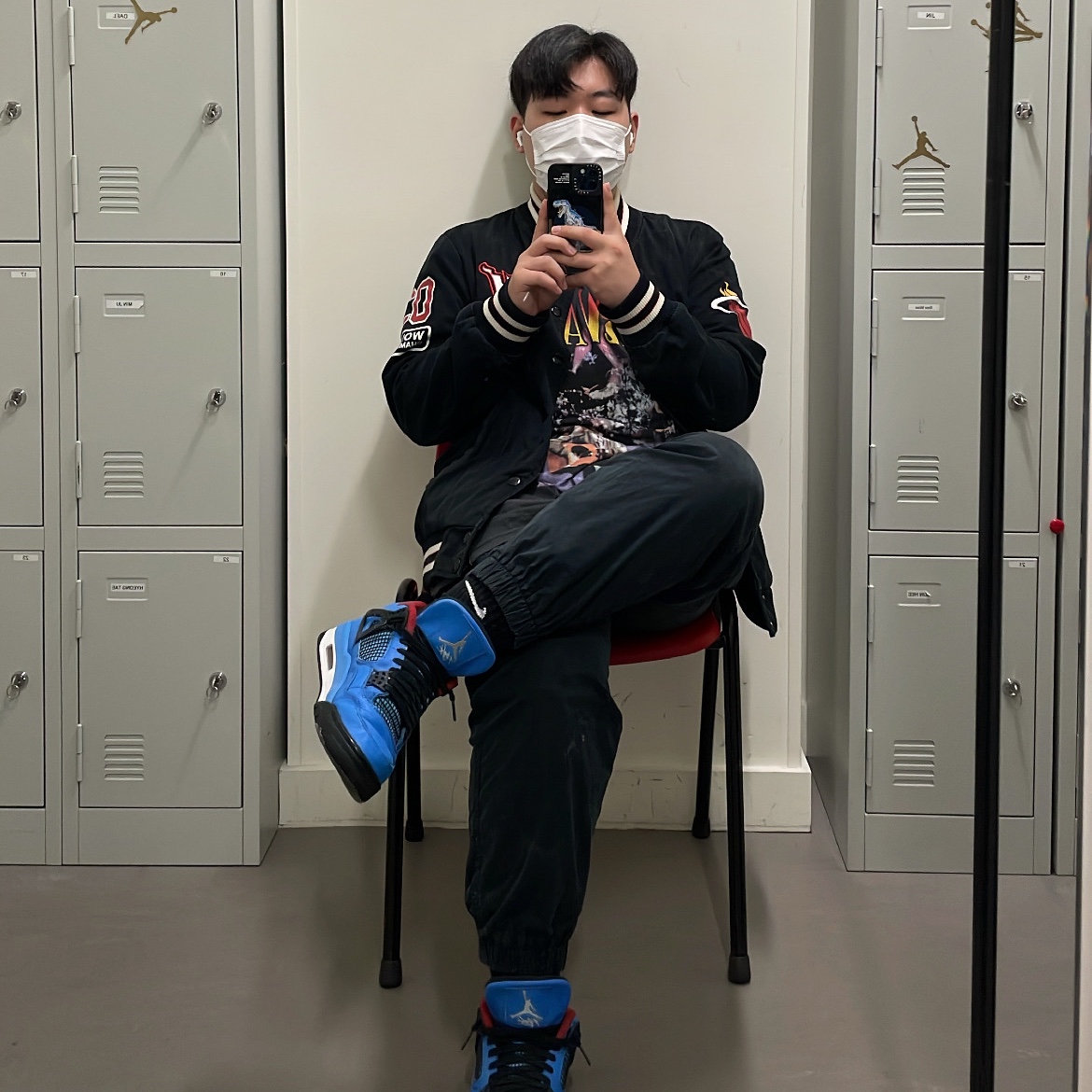 Jordan 4 x Travis Scott Retro Cactus Jack 착용 스타일
