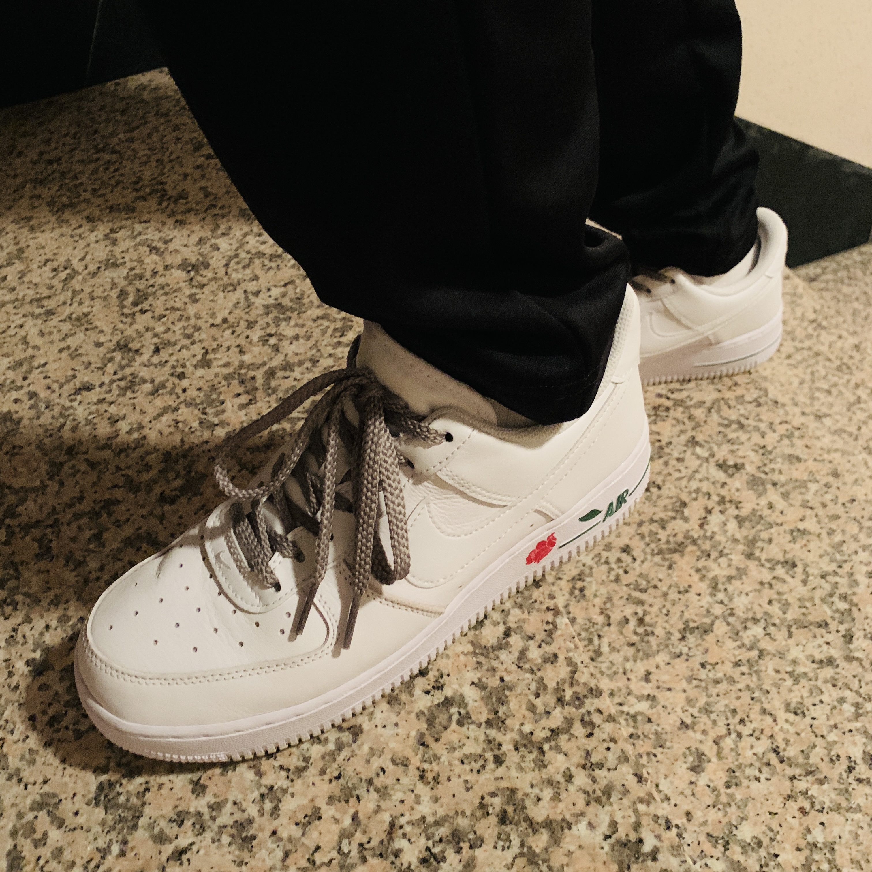 Nike Air Force 1 '07 LX White Bag 착용 스타일