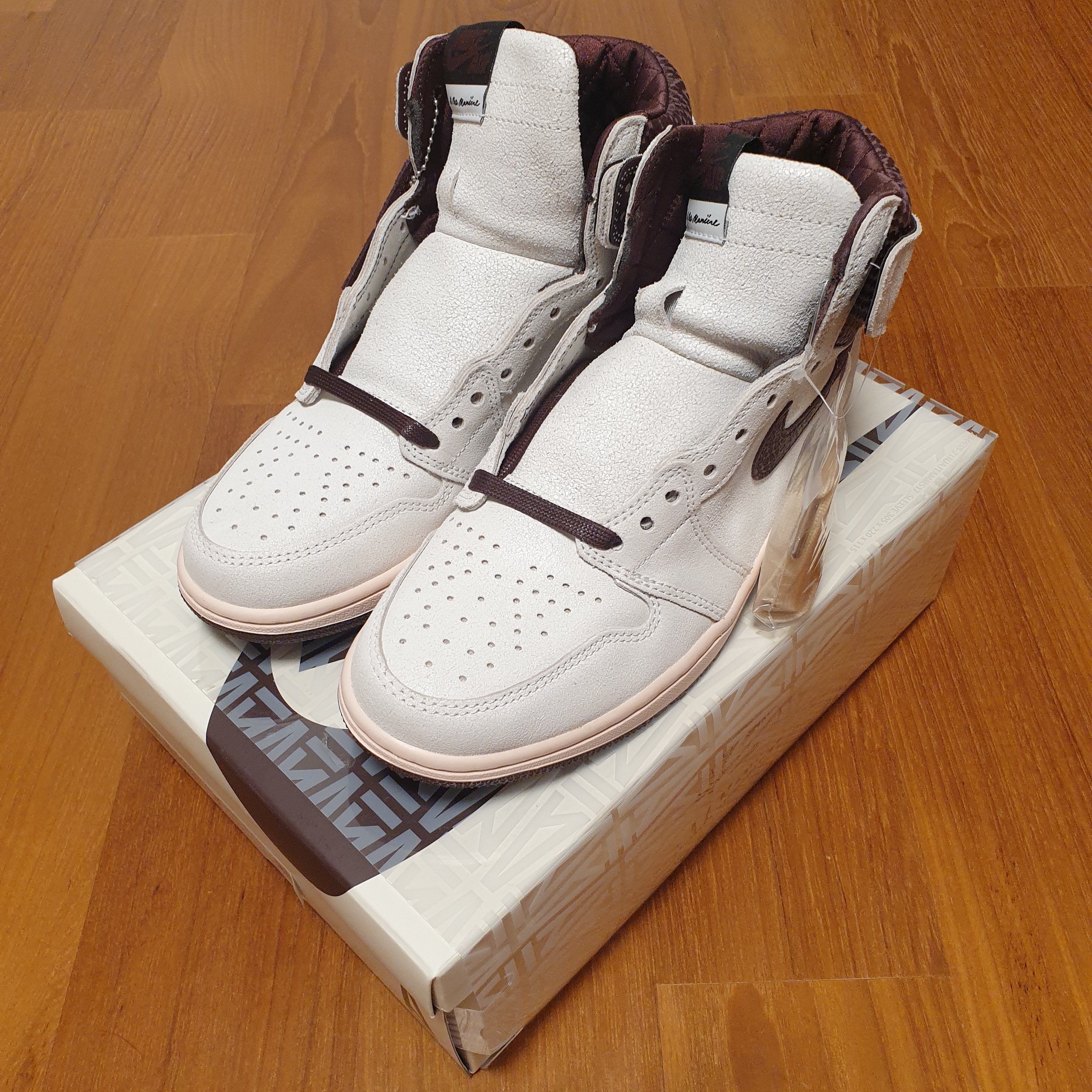 Jordan 1 x A Ma Maniere Retro High OG SP Sail and Burgundy 착용 스타일 - 2