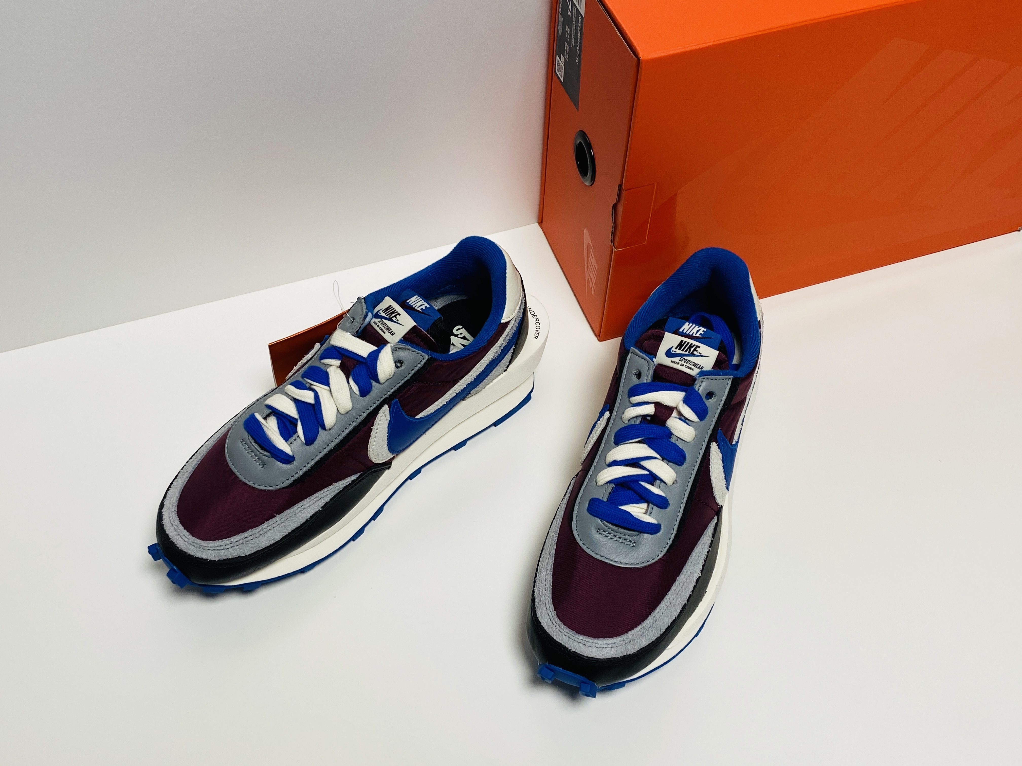 Nike x Sacai x Undercover LDWaffle Night Maroon Team Royal 착용 스타일 - 2