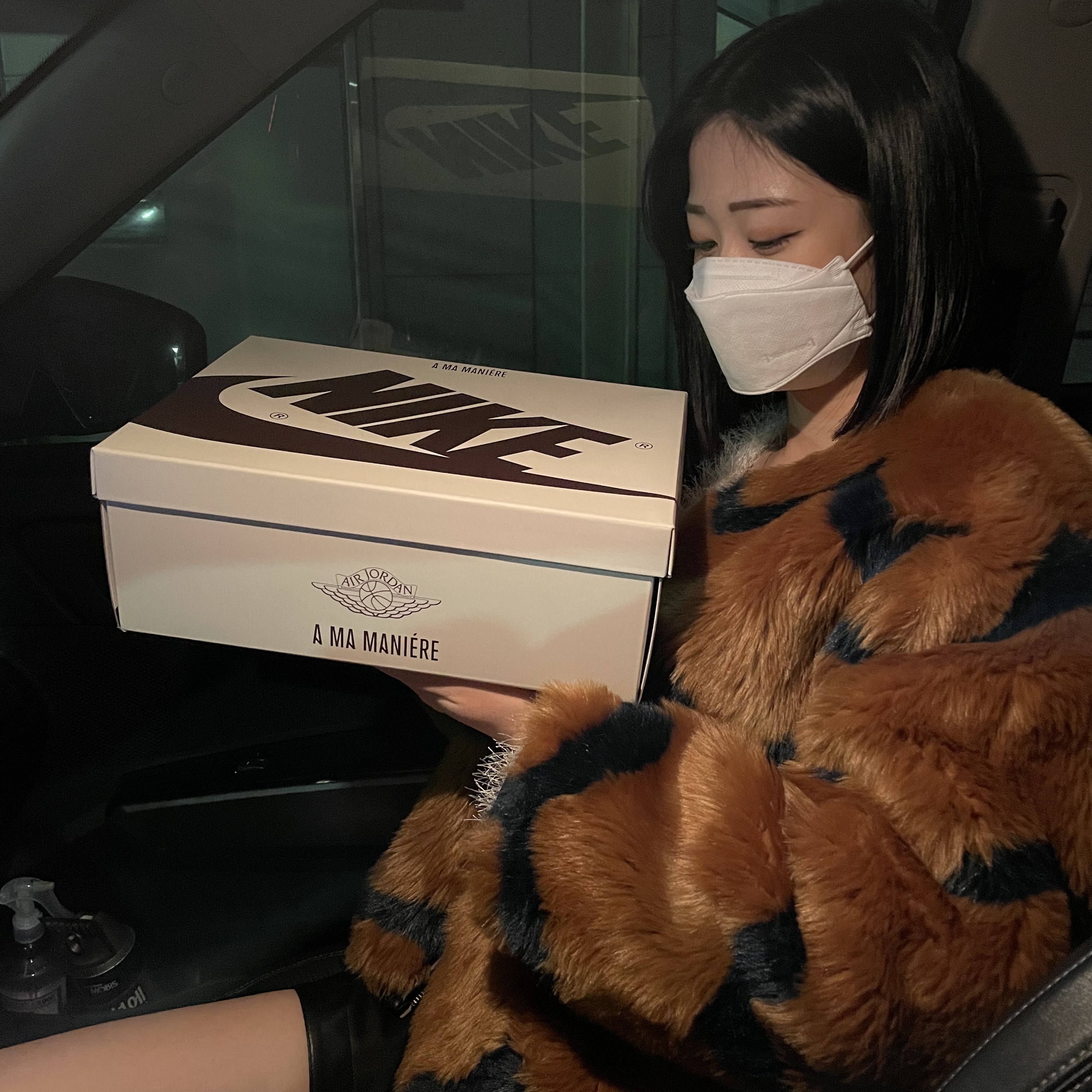 Jordan 1 x A Ma Maniere Retro High OG SP Sail and Burgundy 착용 스타일 - 2