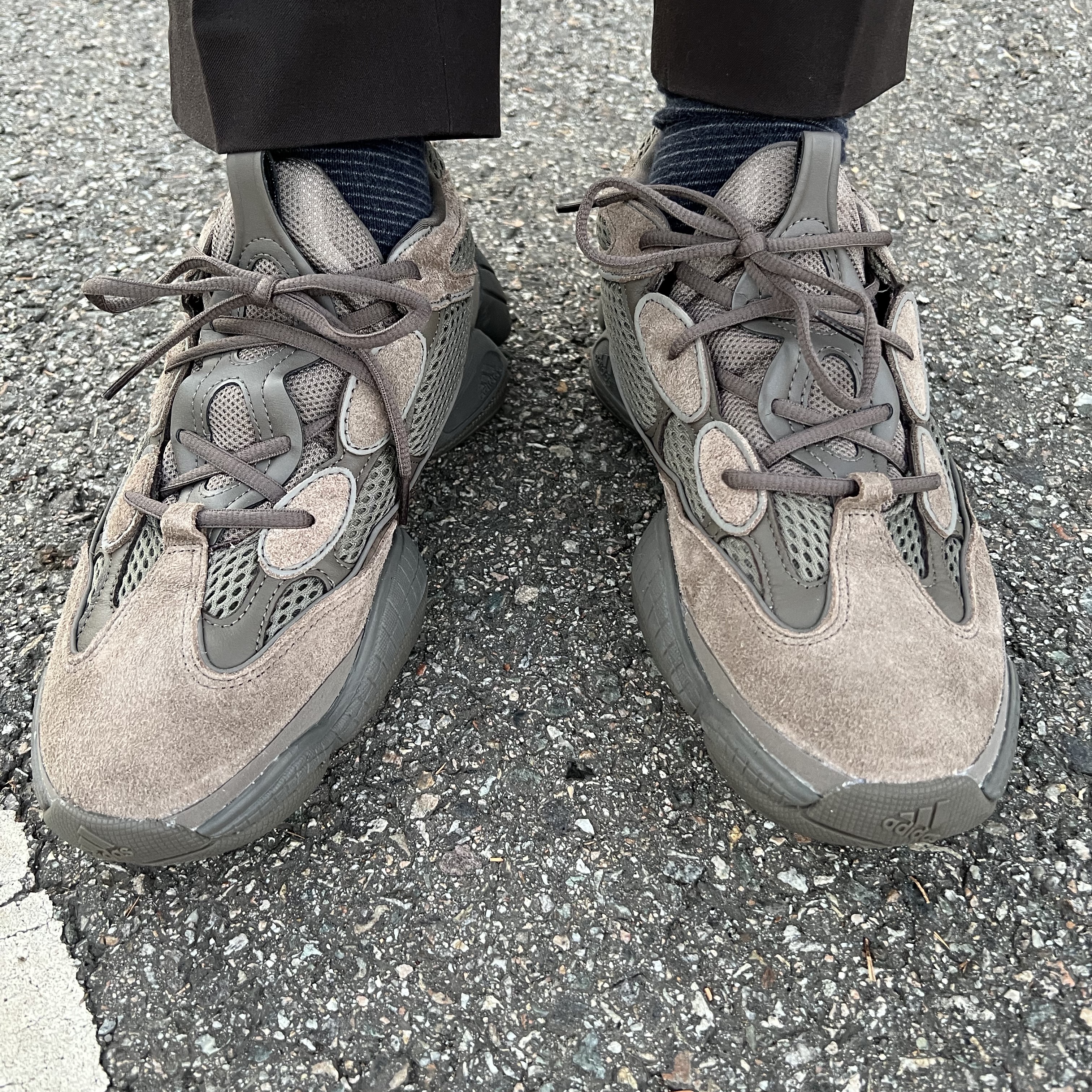 Adidas Yeezy 500 Clay Brown 착용 스타일 - 2