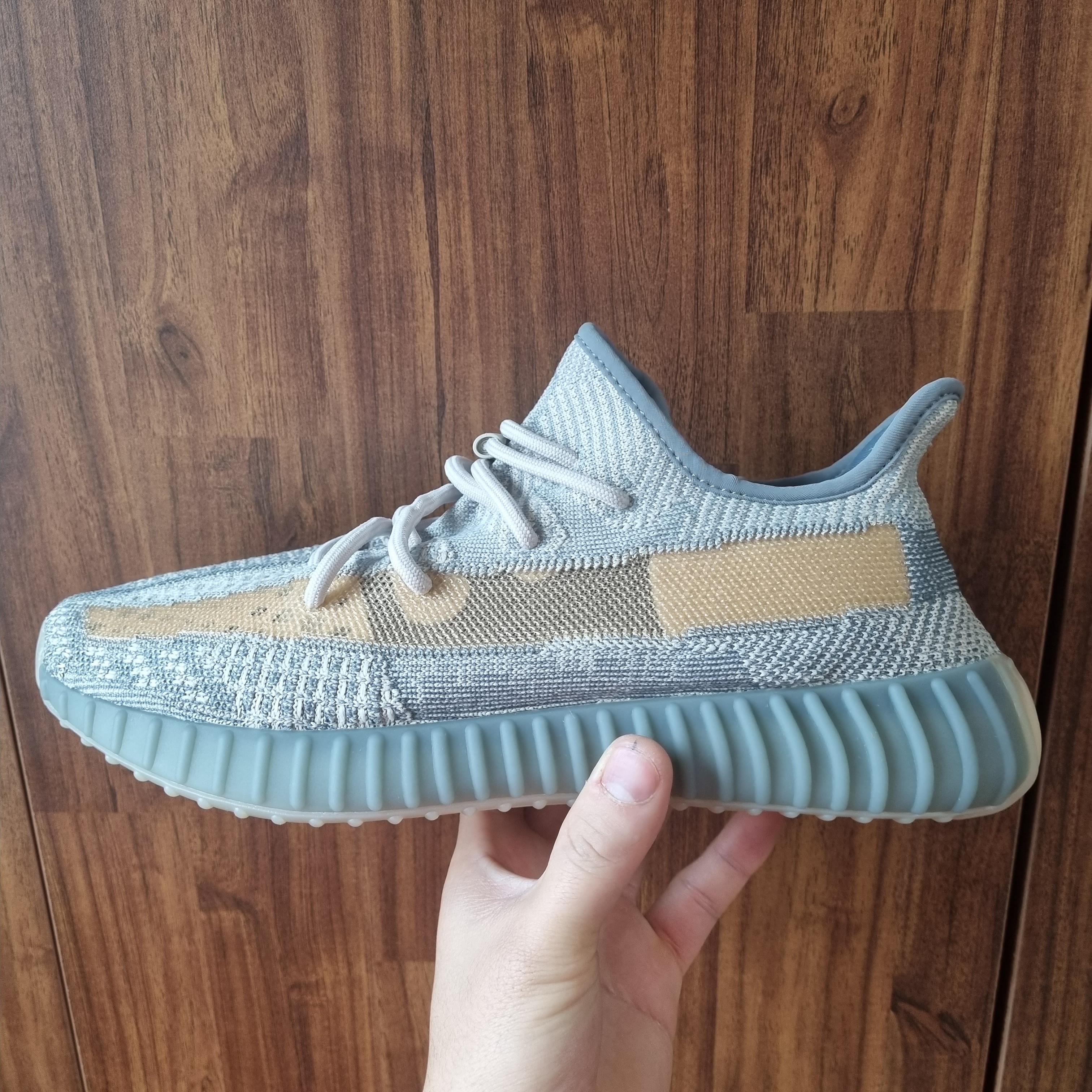 Adidas Yeezy Boost 350 V2 Israfil 착용 스타일
