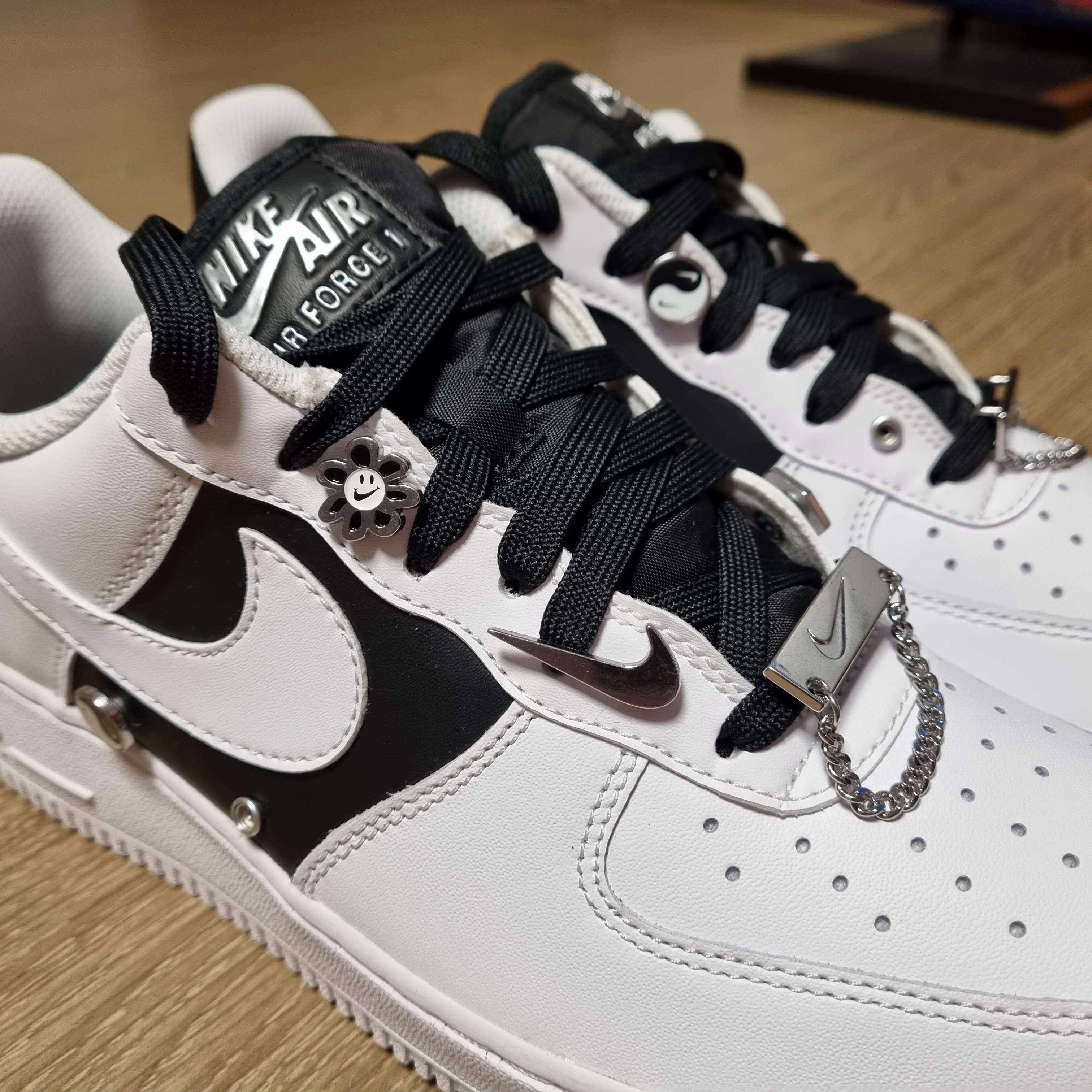 Nike Air Force 1 '07 PRM White Black 착용 스타일 - 1