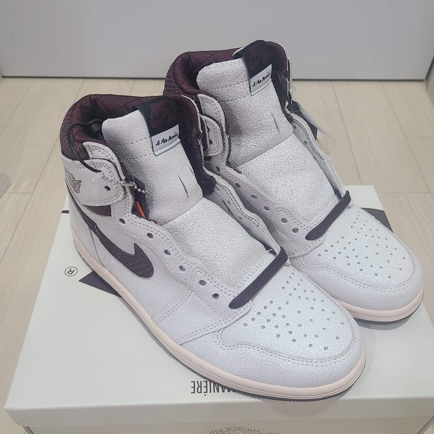 Jordan 1 x A Ma Maniere Retro High OG SP Sail and Burgundy 착용 스타일 - 1