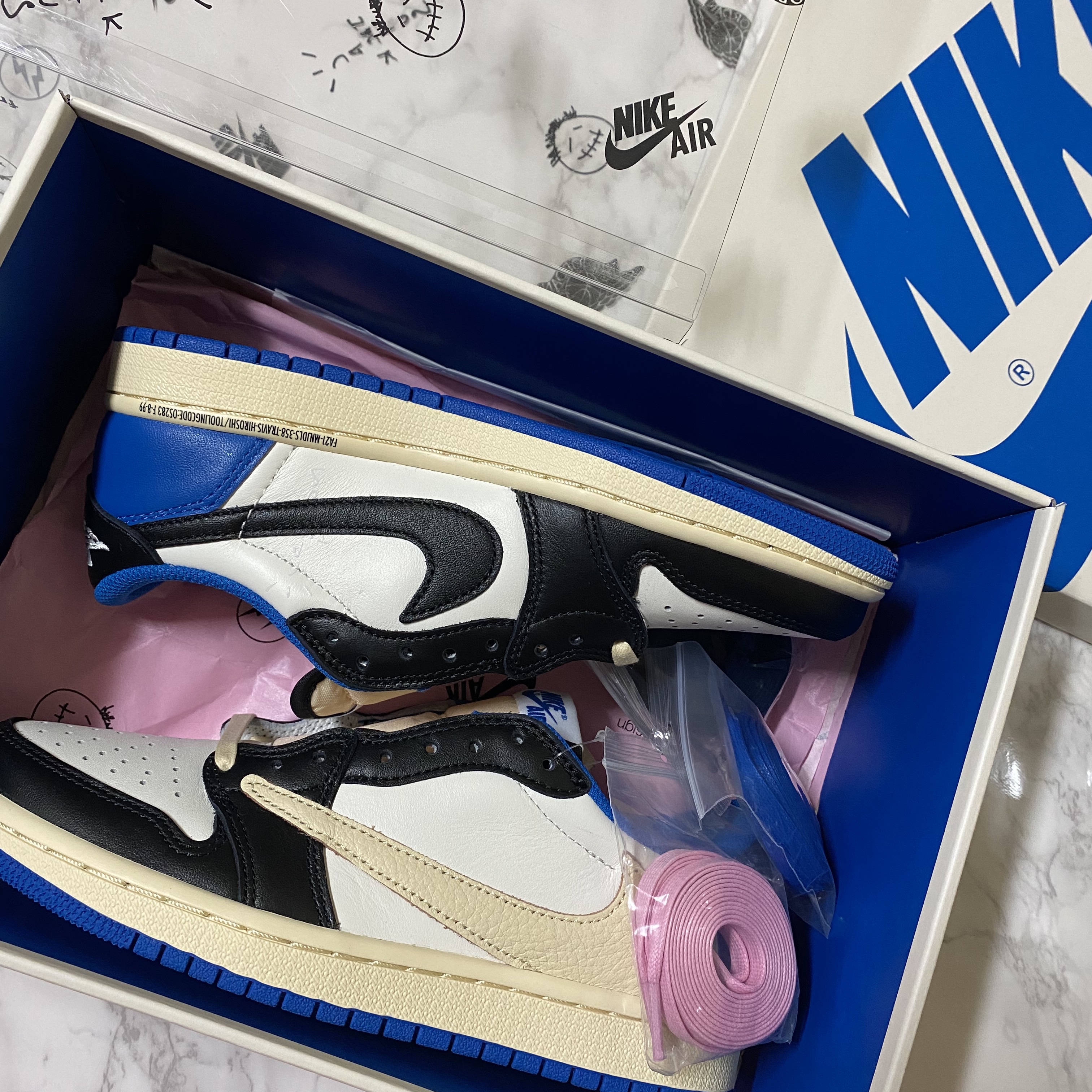 Jordan 1 x Travis Scott x Fragment Retro Low OG SP Military Blue 착용 스타일