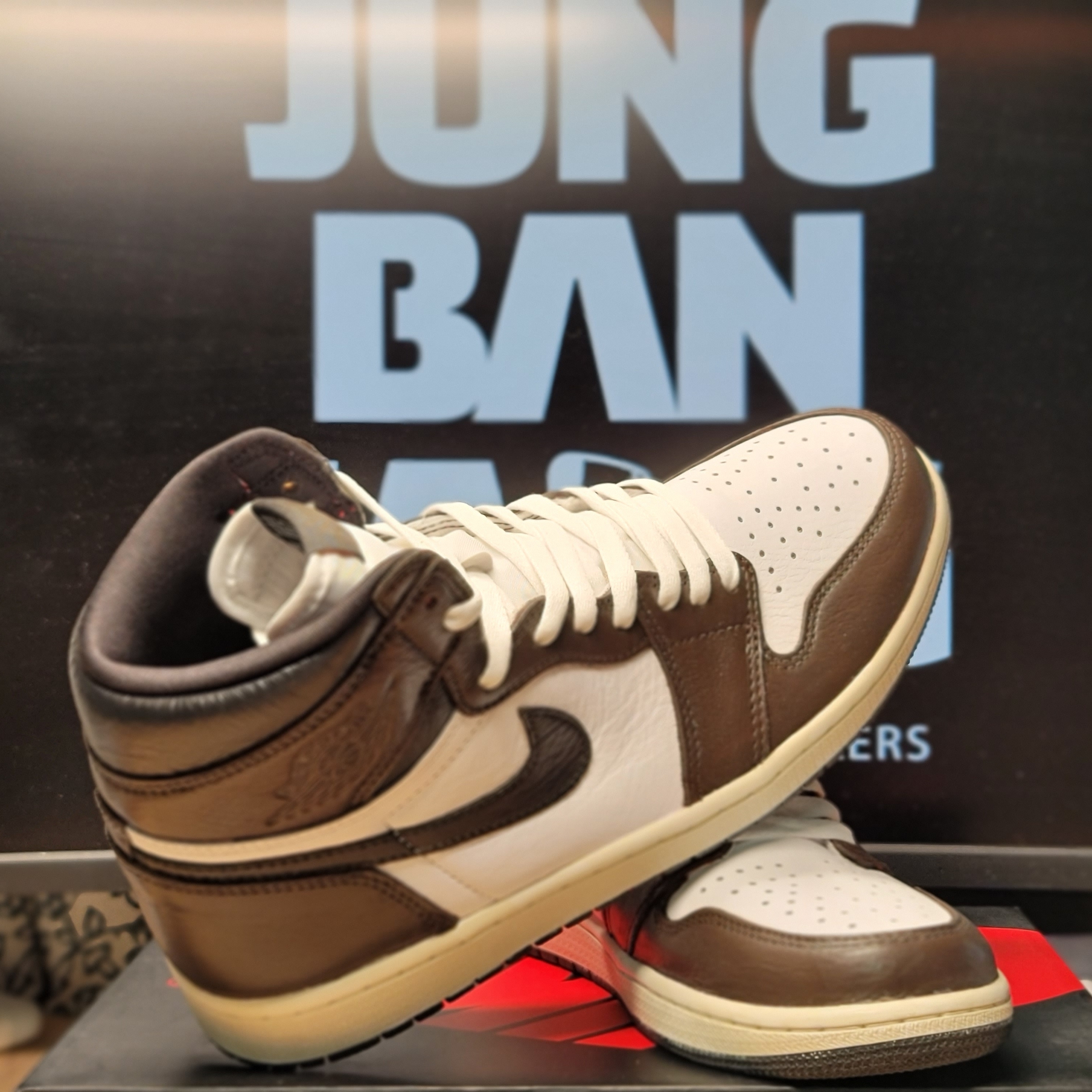Jordan 1 Retro High OG Light Fusion Red 착용 스타일 - 4