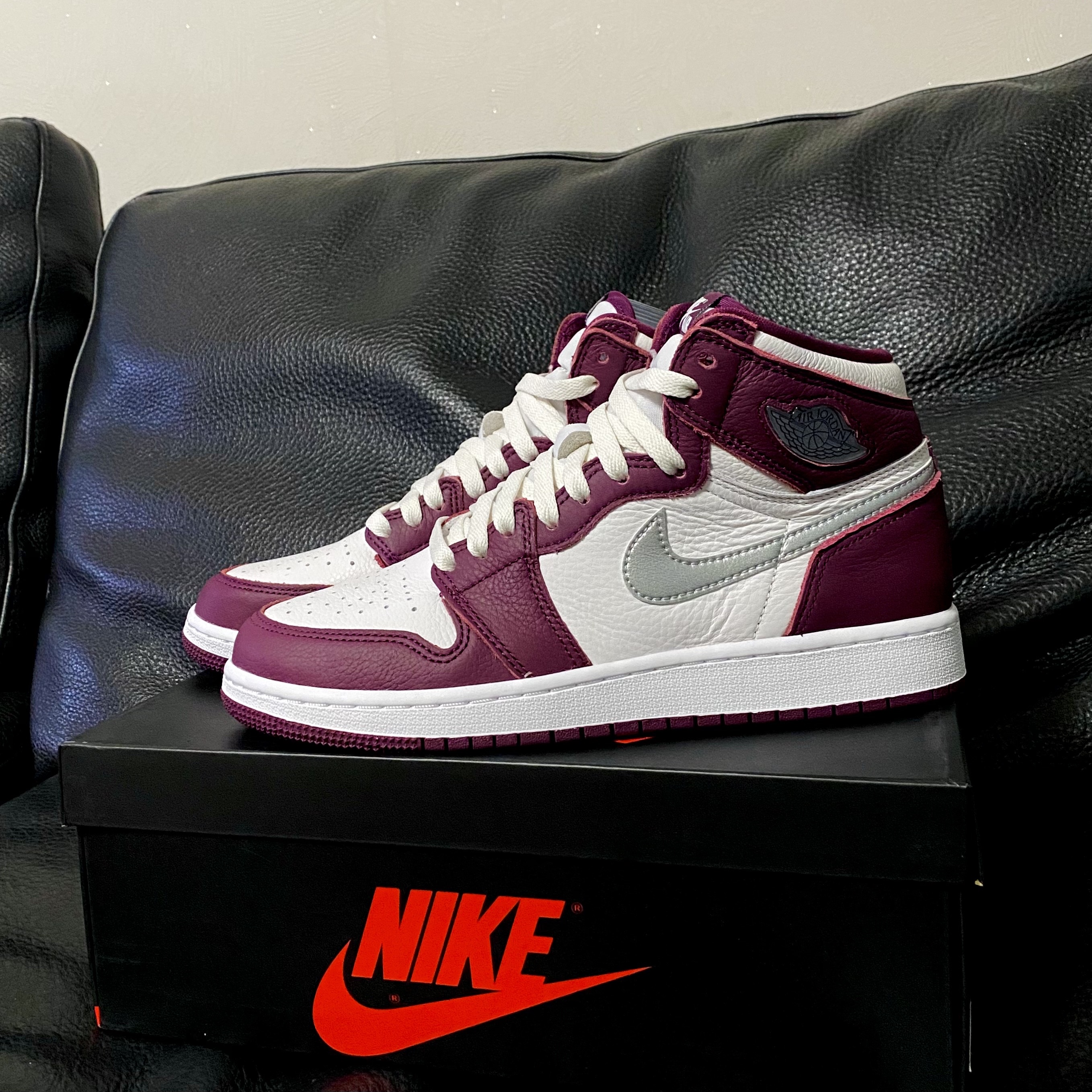 (GS) Jordan 1 Retro High OG Bordeaux 착용 스타일 - 2