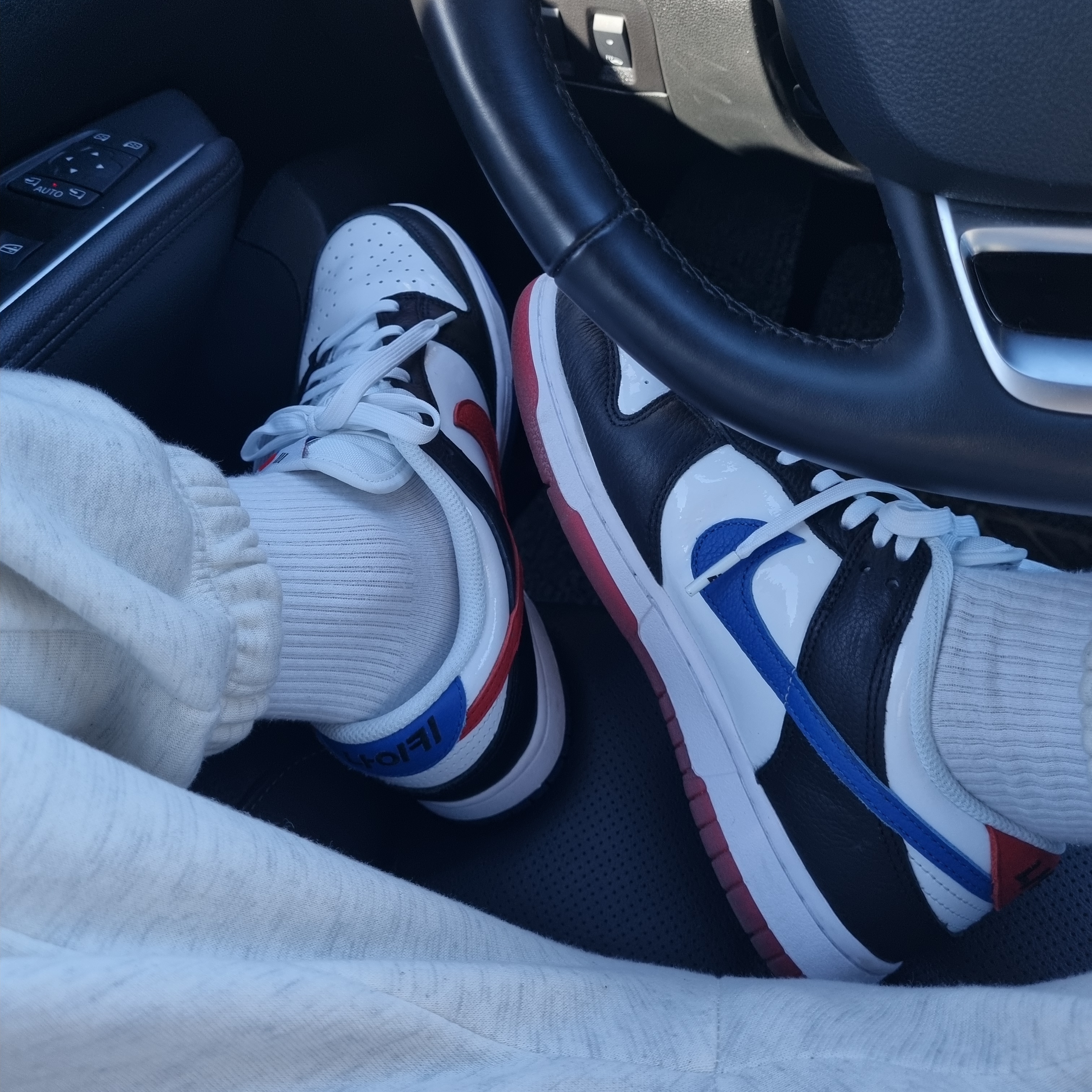 Nike Dunk Low SE Seoul 착용 스타일