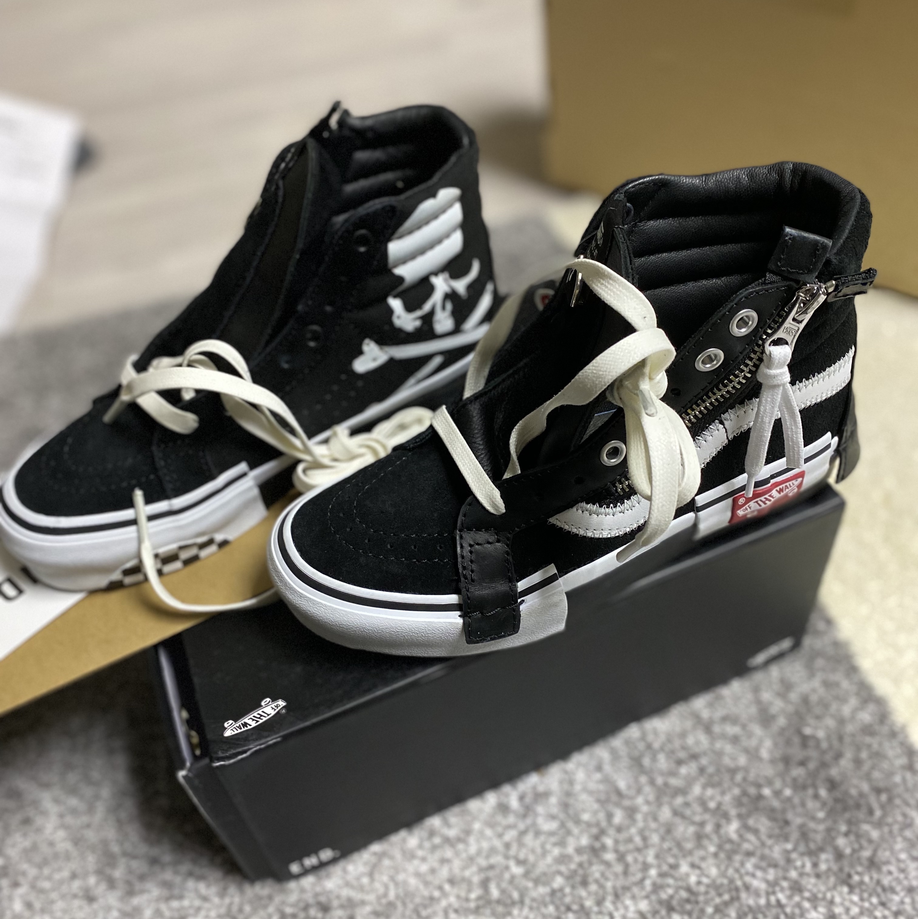 Vans Vault x Mastermind x END. Sk8-Hi Cap LX Black 착용 스타일 - 3