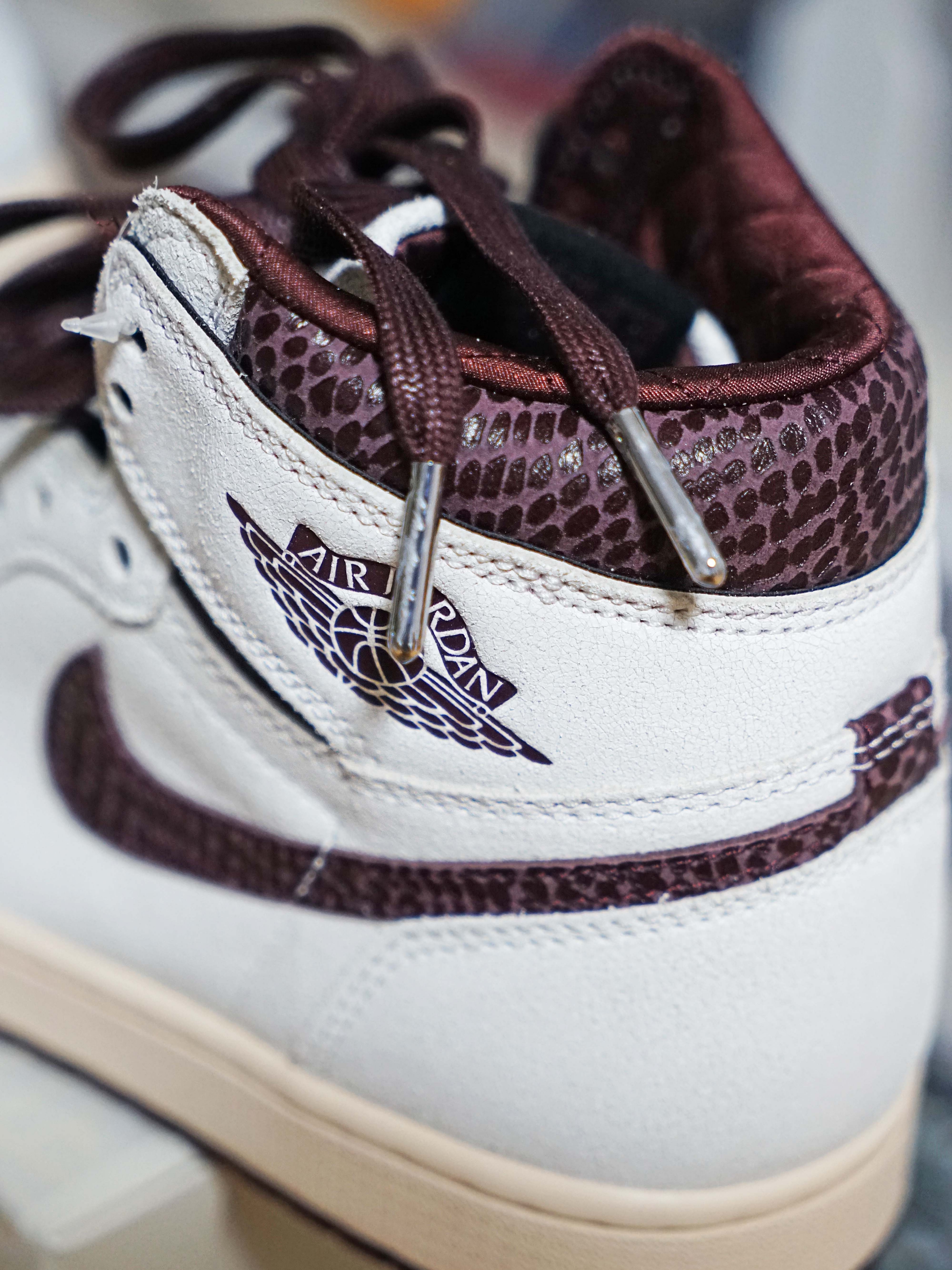 Jordan 1 x A Ma Maniere Retro High OG SP Sail and Burgundy, Nike x Kasina Dunk Low 80's Bus 착용 스타일 - 3