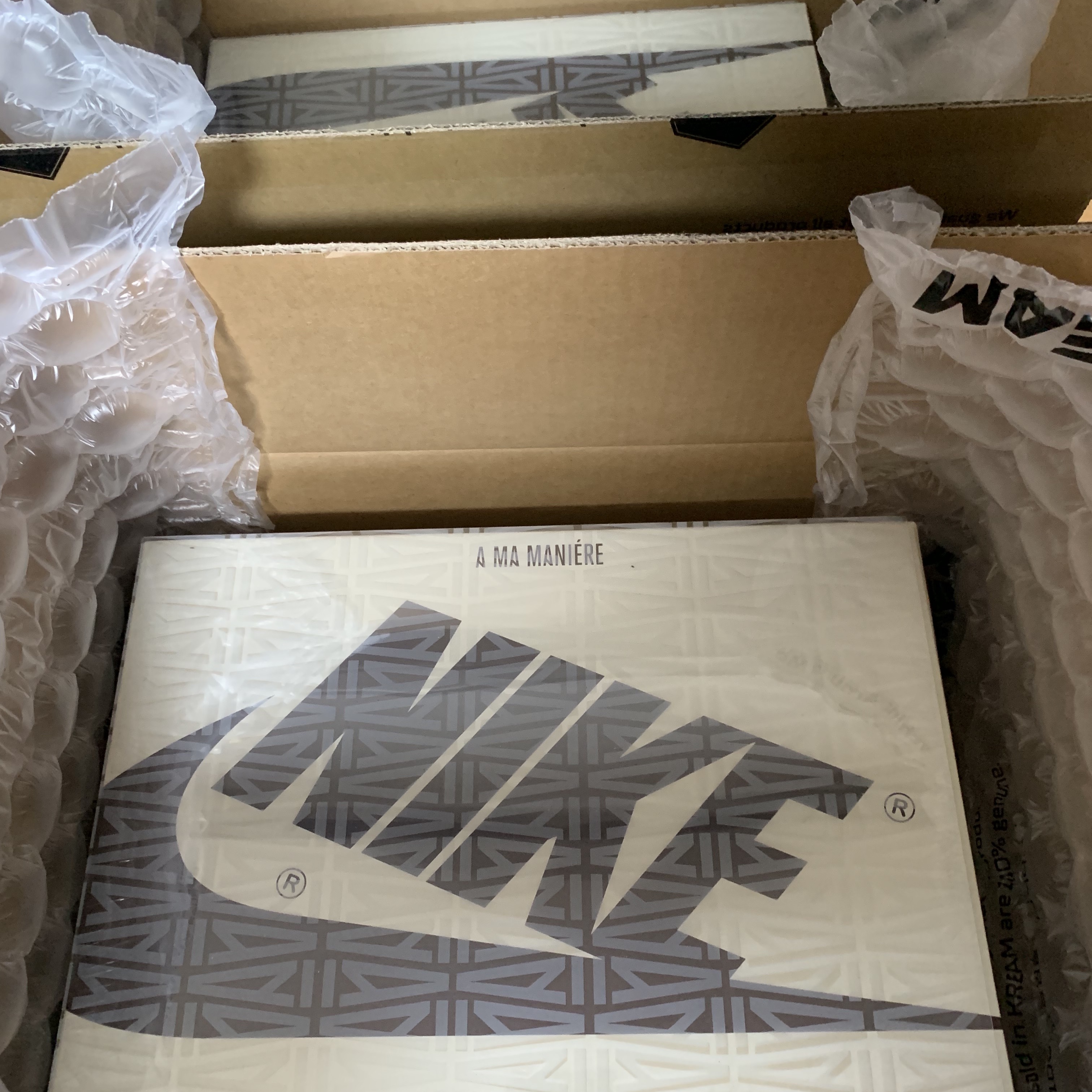 Jordan 1 x A Ma Maniere Retro High OG SP Sail and Burgundy 착용 스타일 - 4