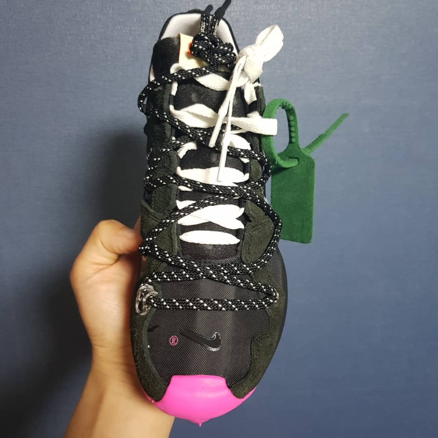 (W) Nike x Off-White Zoom Terra Kiger 5 Black 착용 스타일 - 2