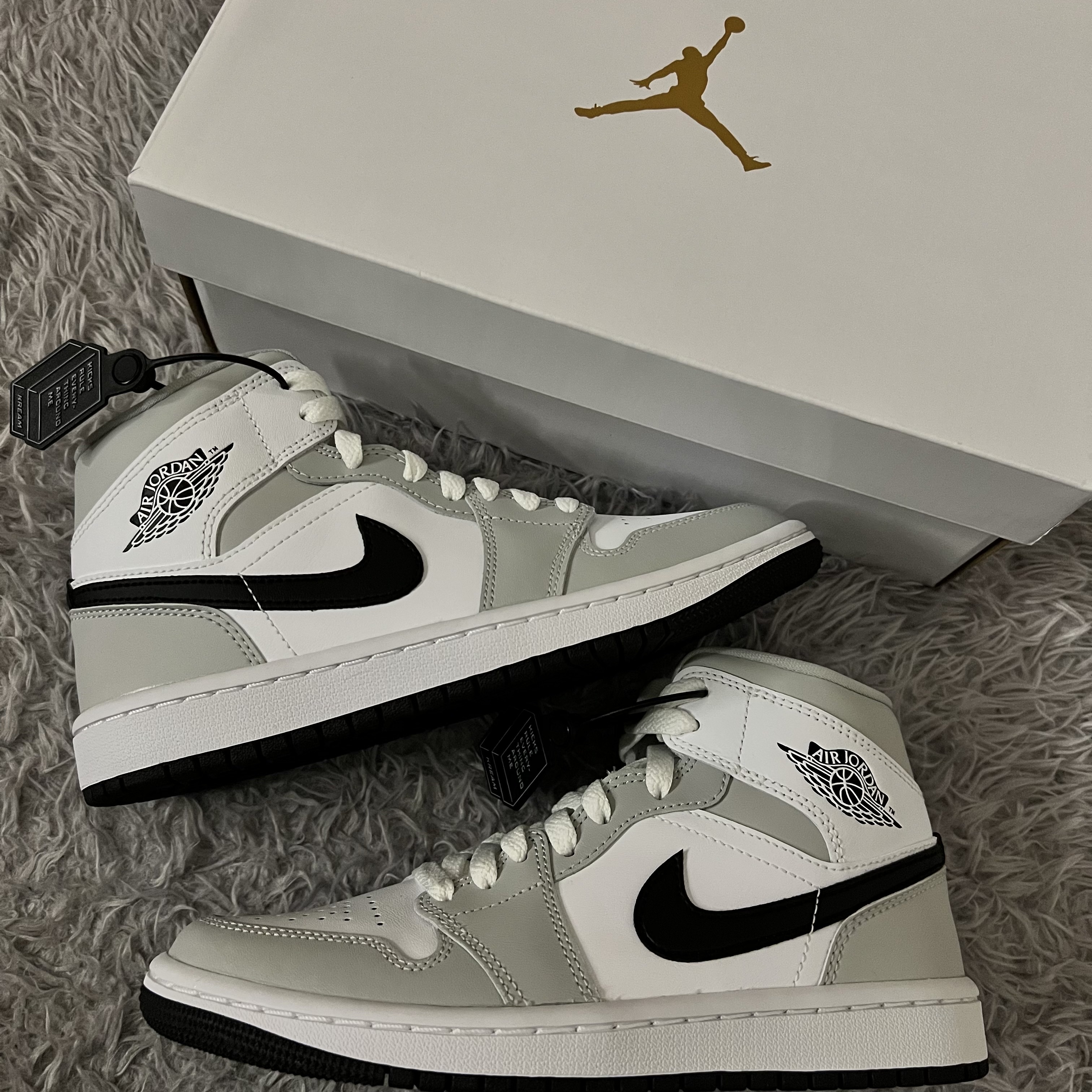 (W) Jordan 1 Mid Grey Fog 착용 스타일 - 2