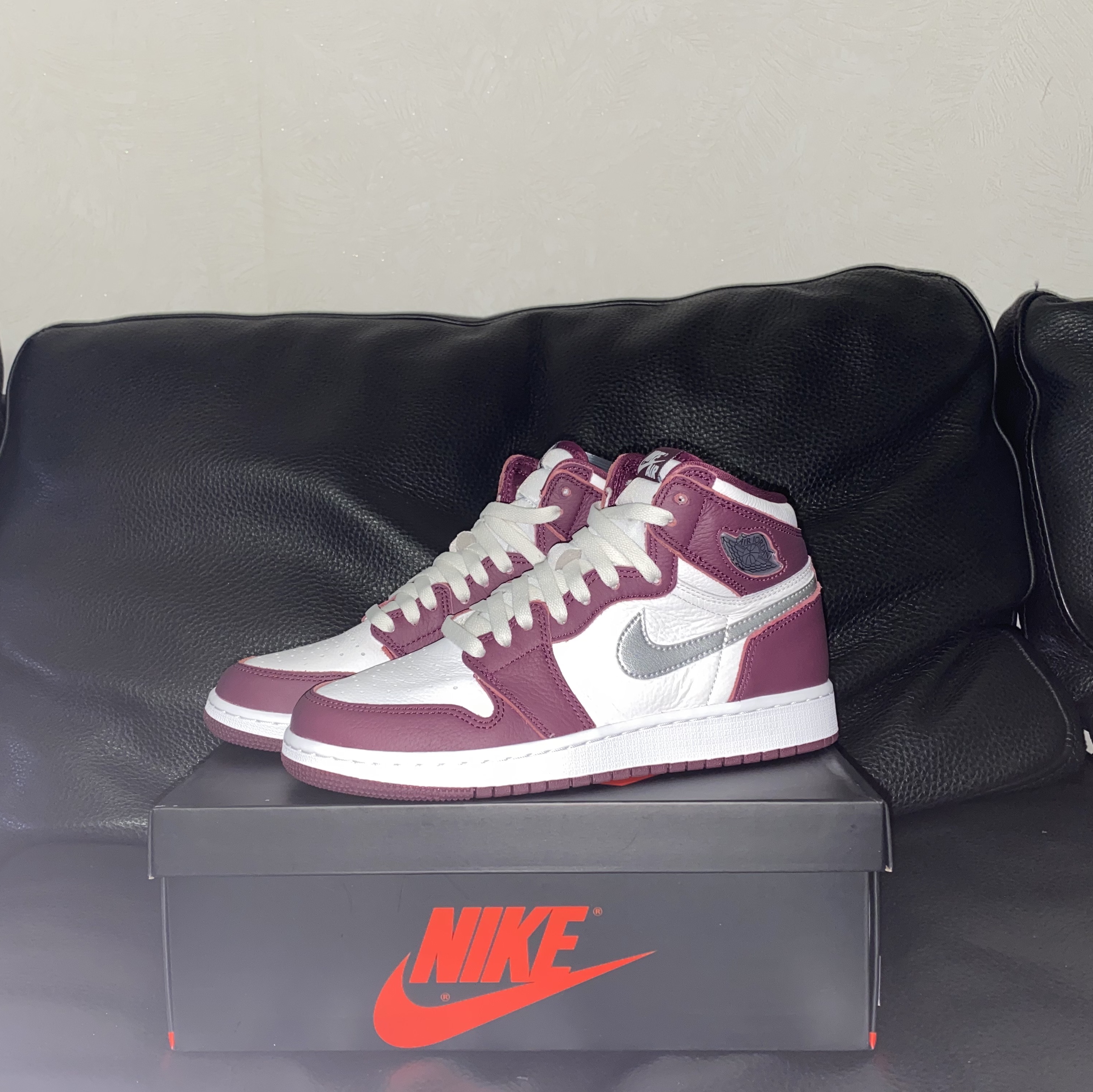 (GS) Jordan 1 Retro High OG Bordeaux 착용 스타일 - 1