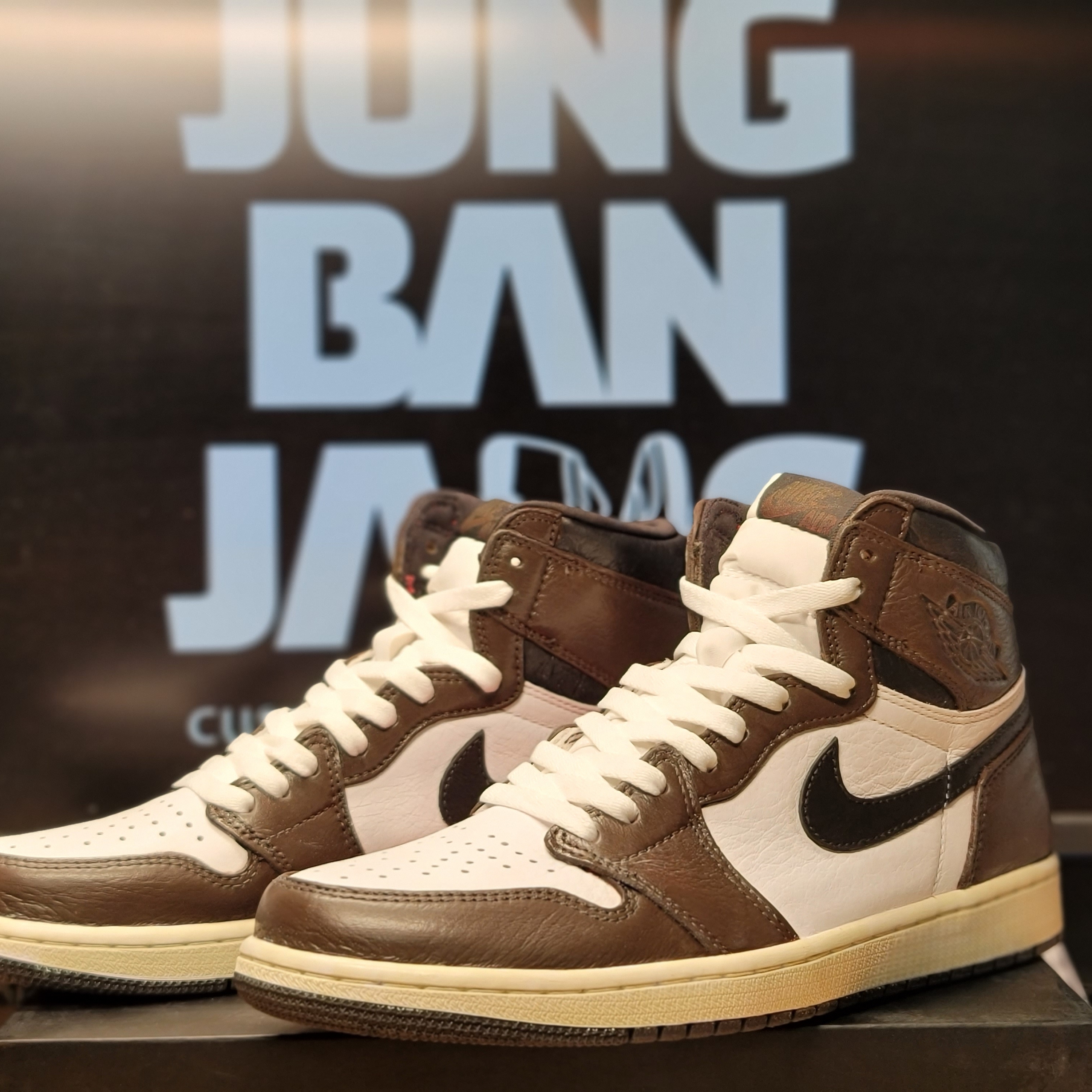 Jordan 1 Retro High OG Light Fusion Red 착용 스타일 - 2