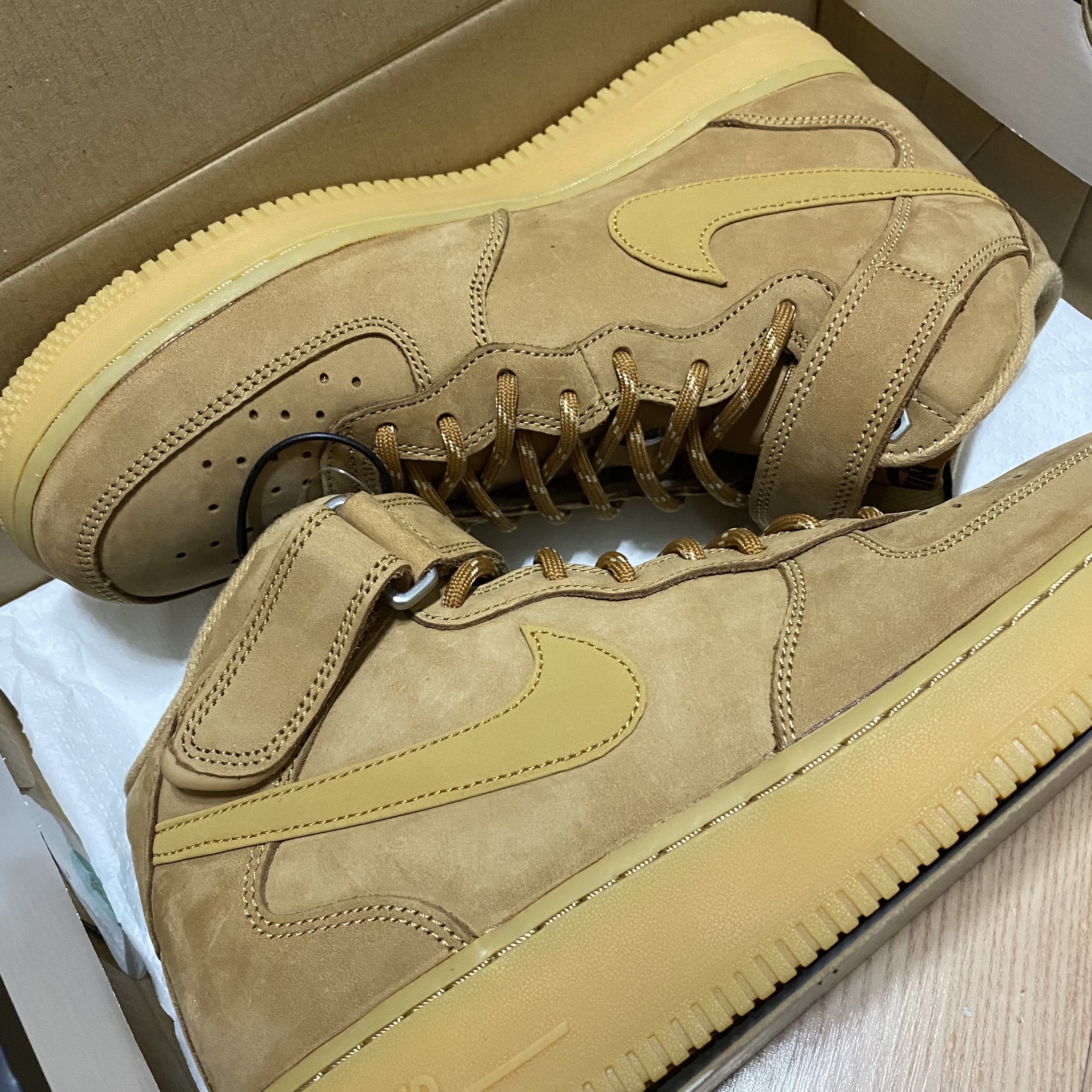 Nike Air Force 1 Mid '07 WB Flax 착용 스타일