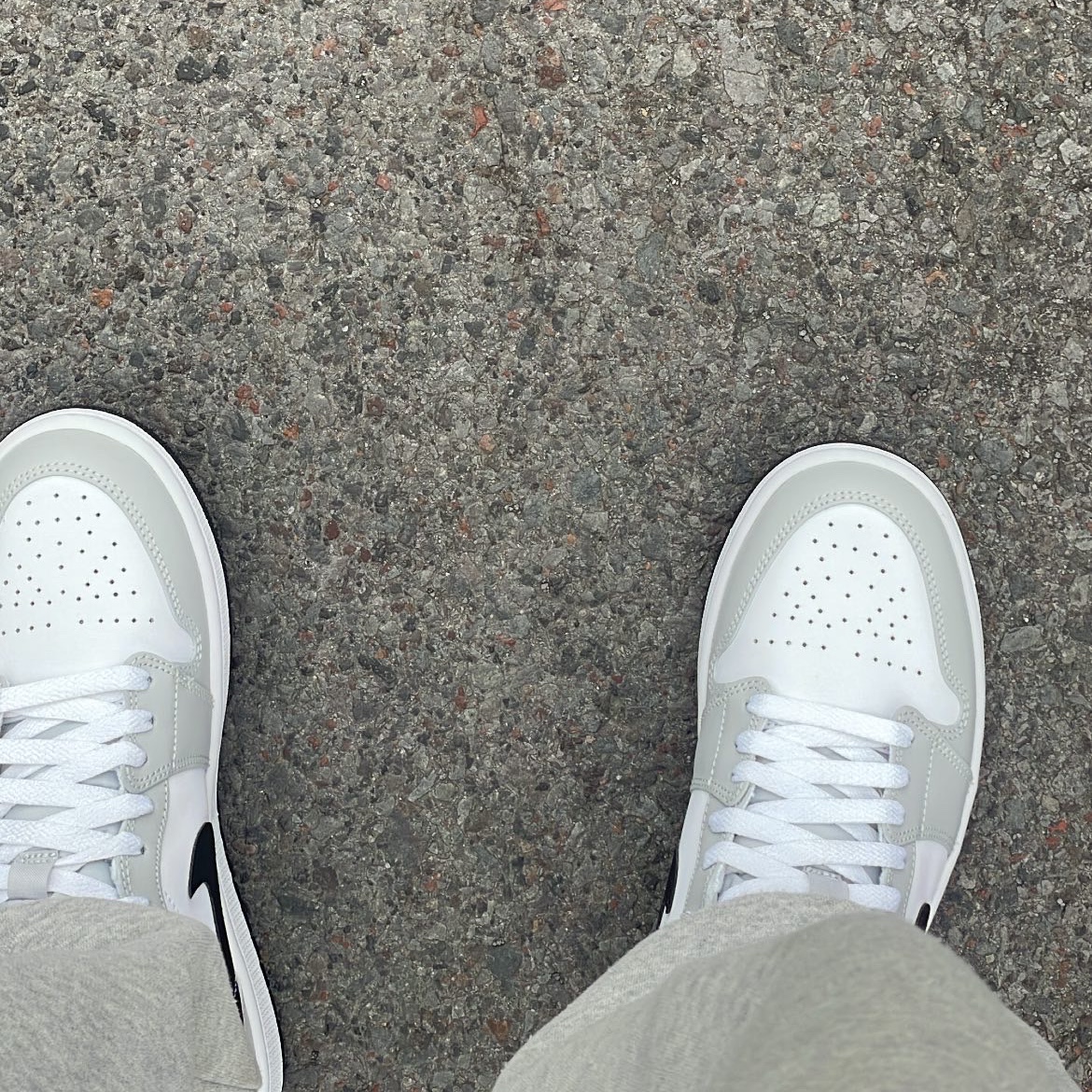 (W) Jordan 1 Mid Grey Fog 착용 스타일