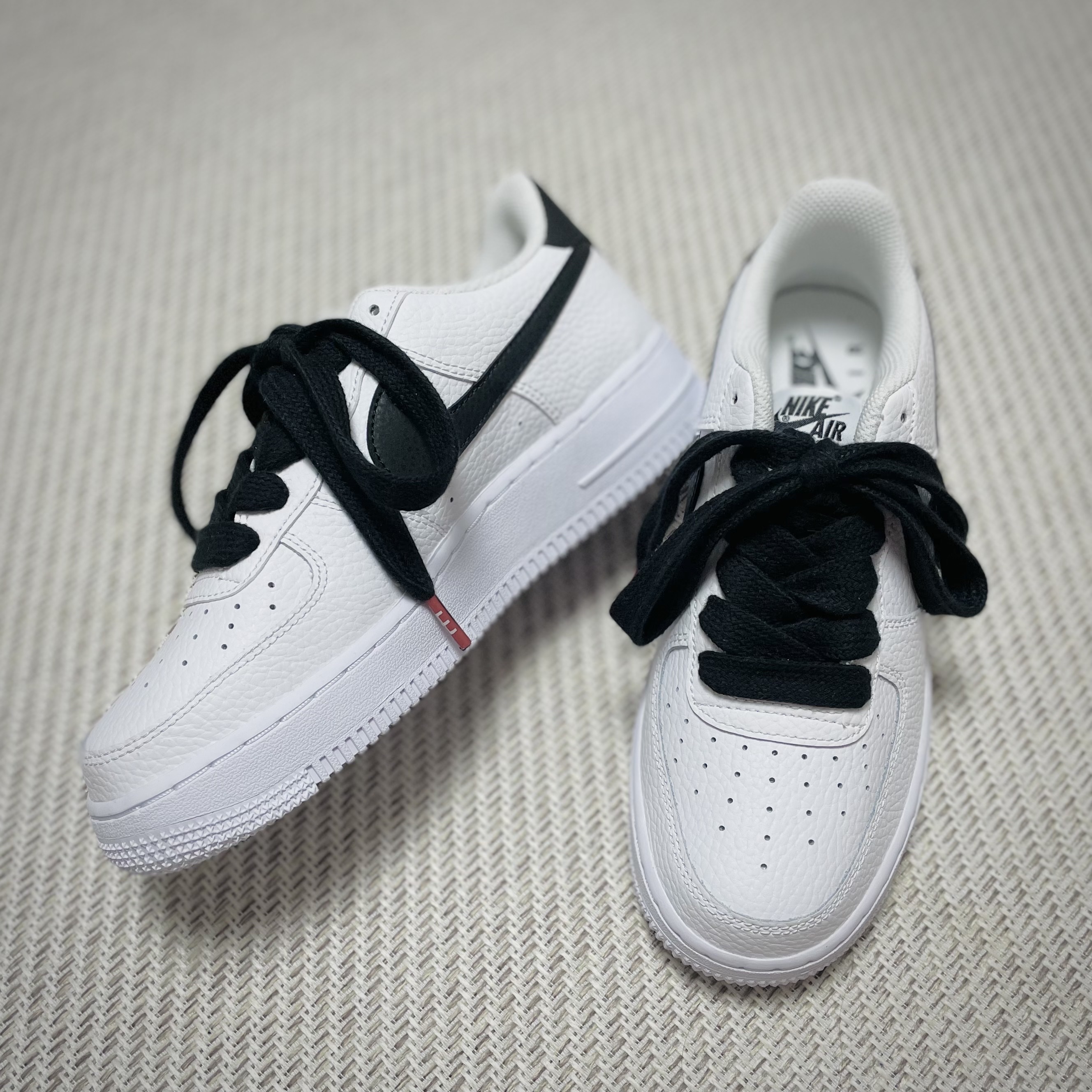 (GS) Nike Air Force 1 White Black 착용 스타일