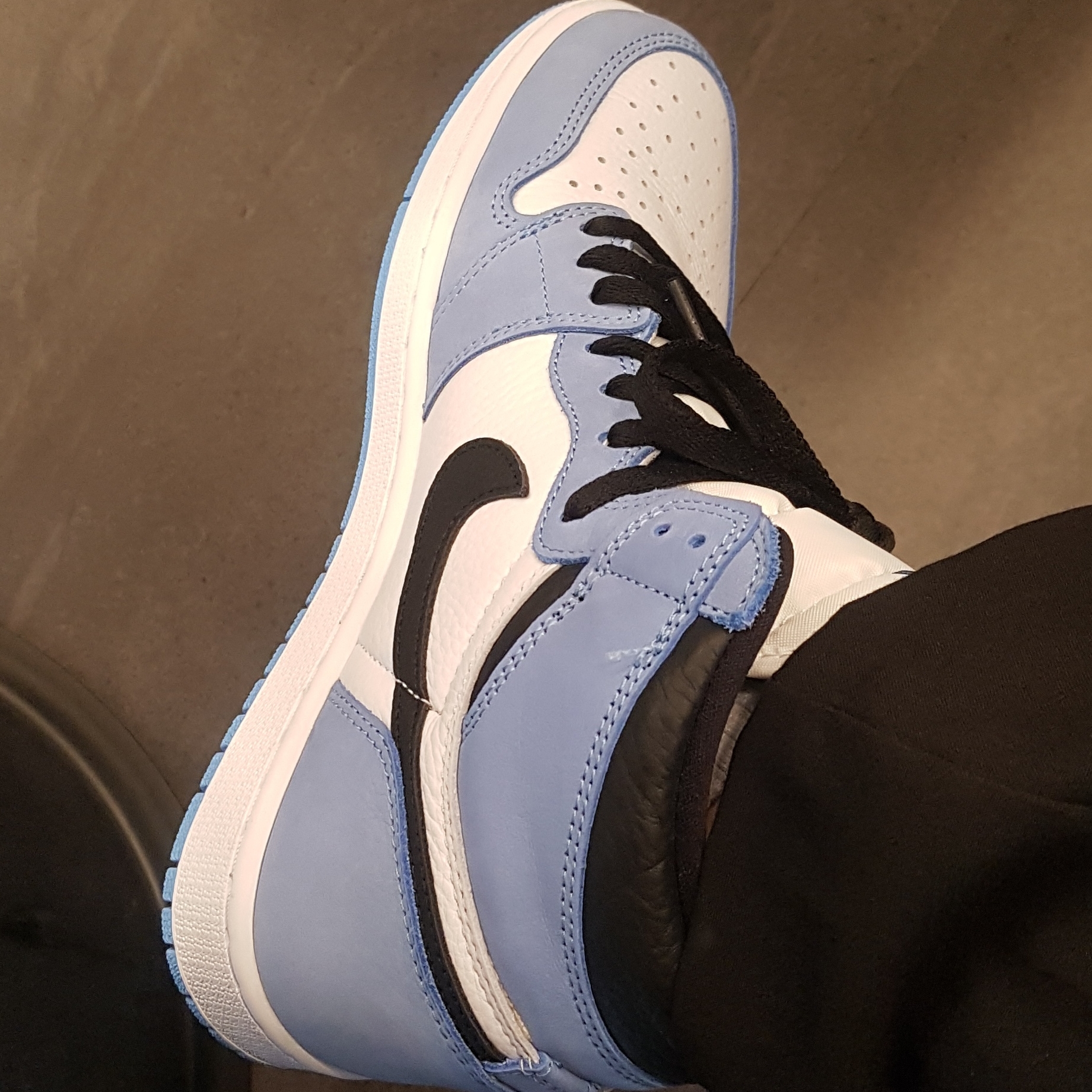 Jordan 1 Retro High OG University Blue 착용 스타일