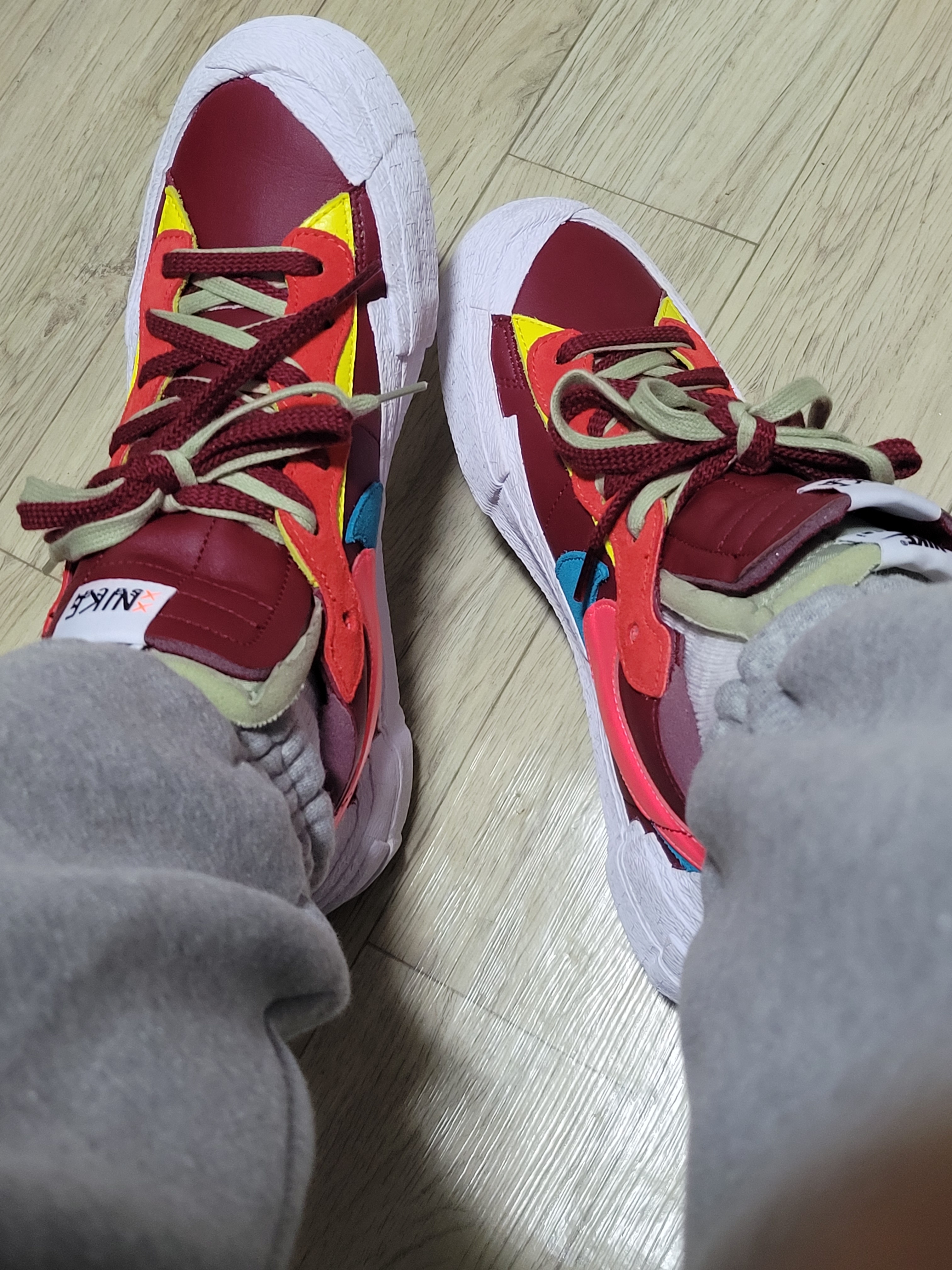 Nike x Sacai x Kaws Blazer Low Team Red 착용 스타일
