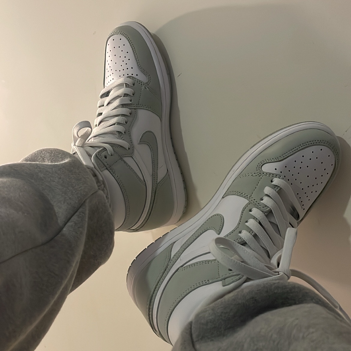 (W) Jordan 1 Retro High OG Seafoam 착용 스타일 - 2