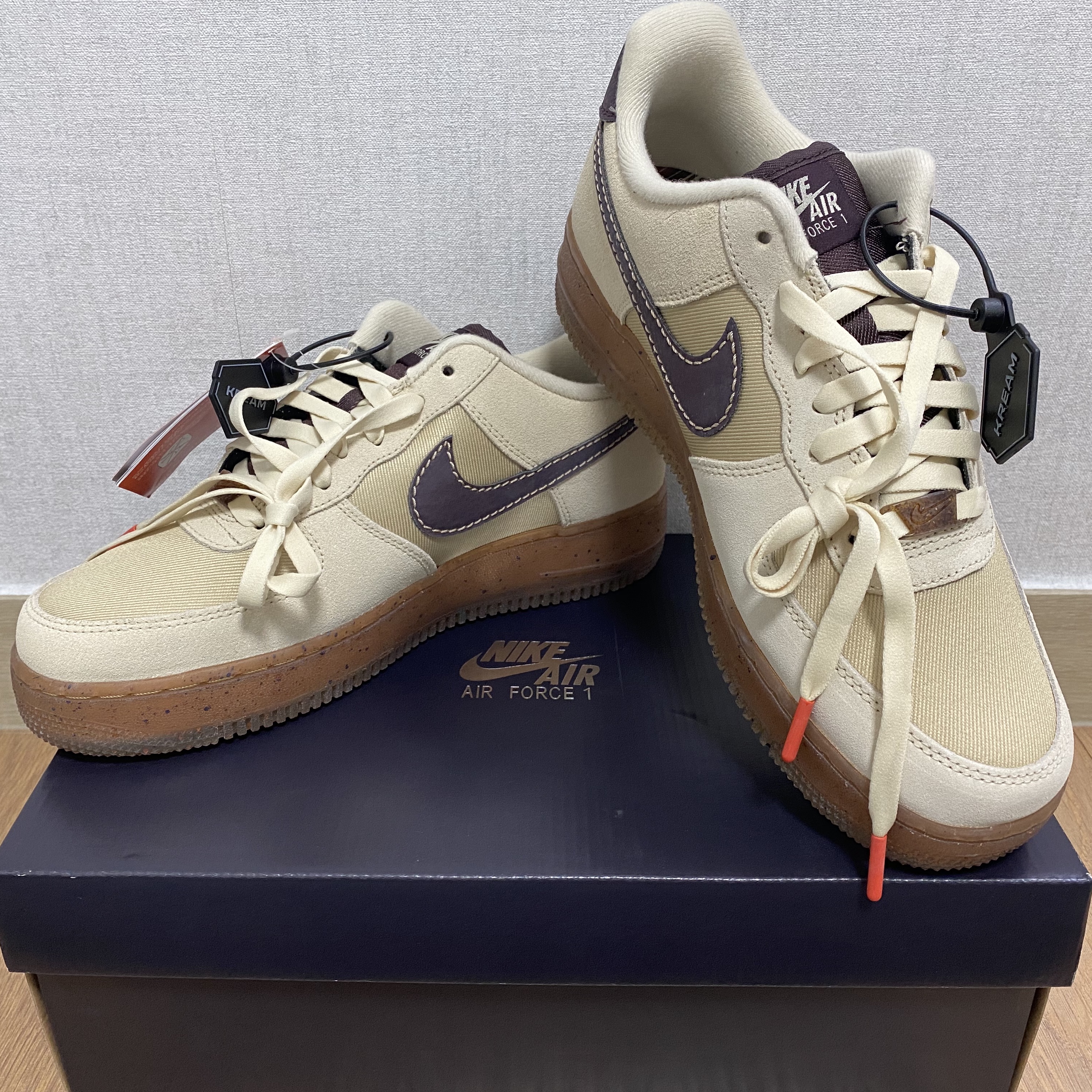 Nike Air Force 1 '07 LV8 Coffee 착용 스타일