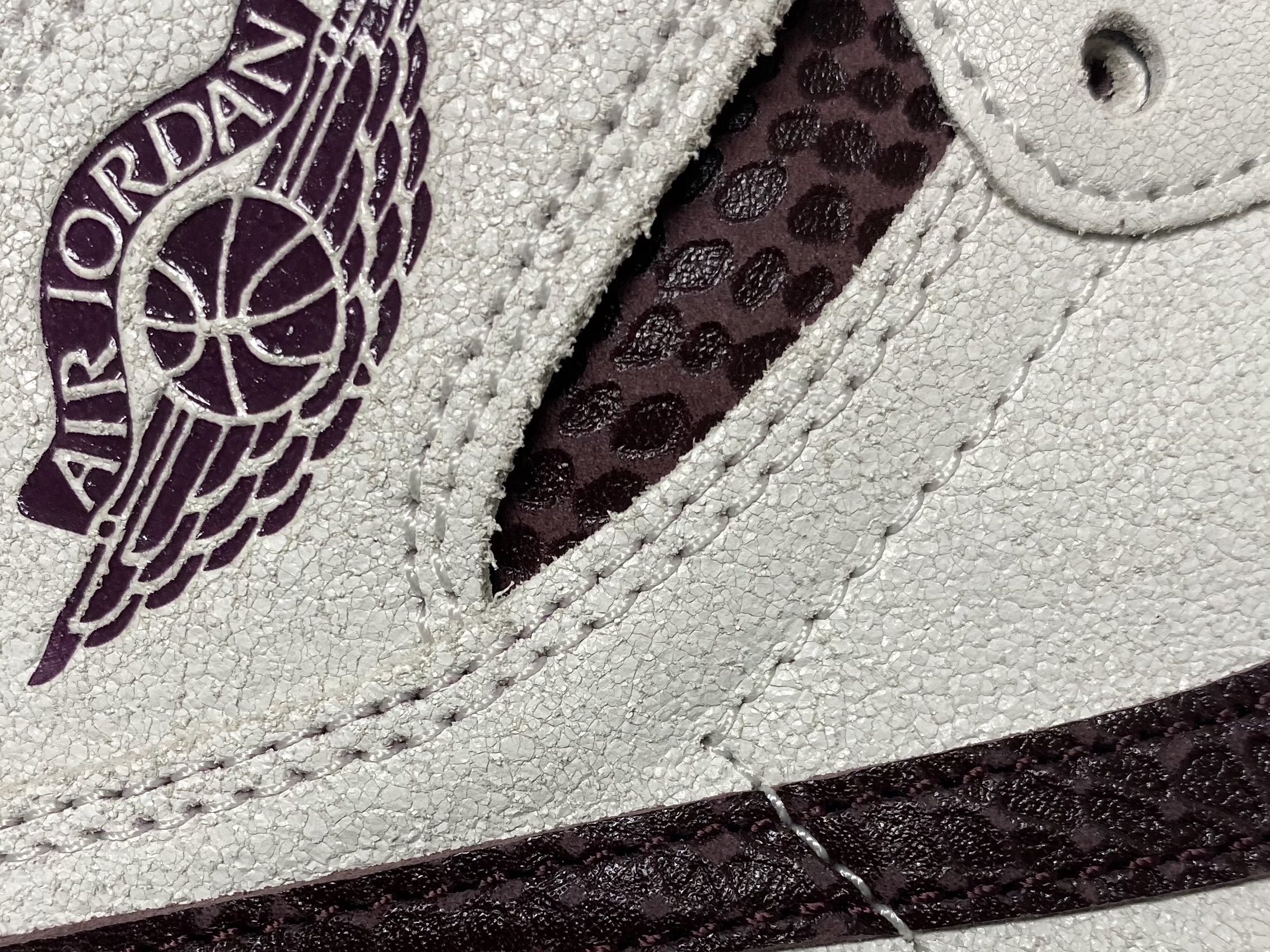 Jordan 1 x A Ma Maniere Retro High OG SP Sail and Burgundy 착용 스타일 - 3