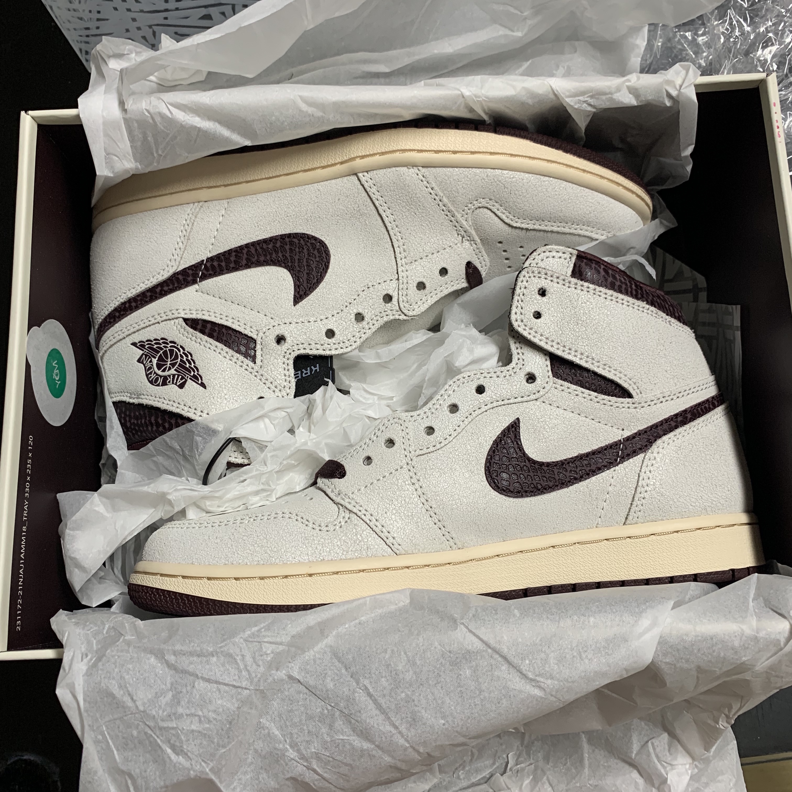 Jordan 1 x A Ma Maniere Retro High OG SP Sail and Burgundy 착용 스타일 - 2