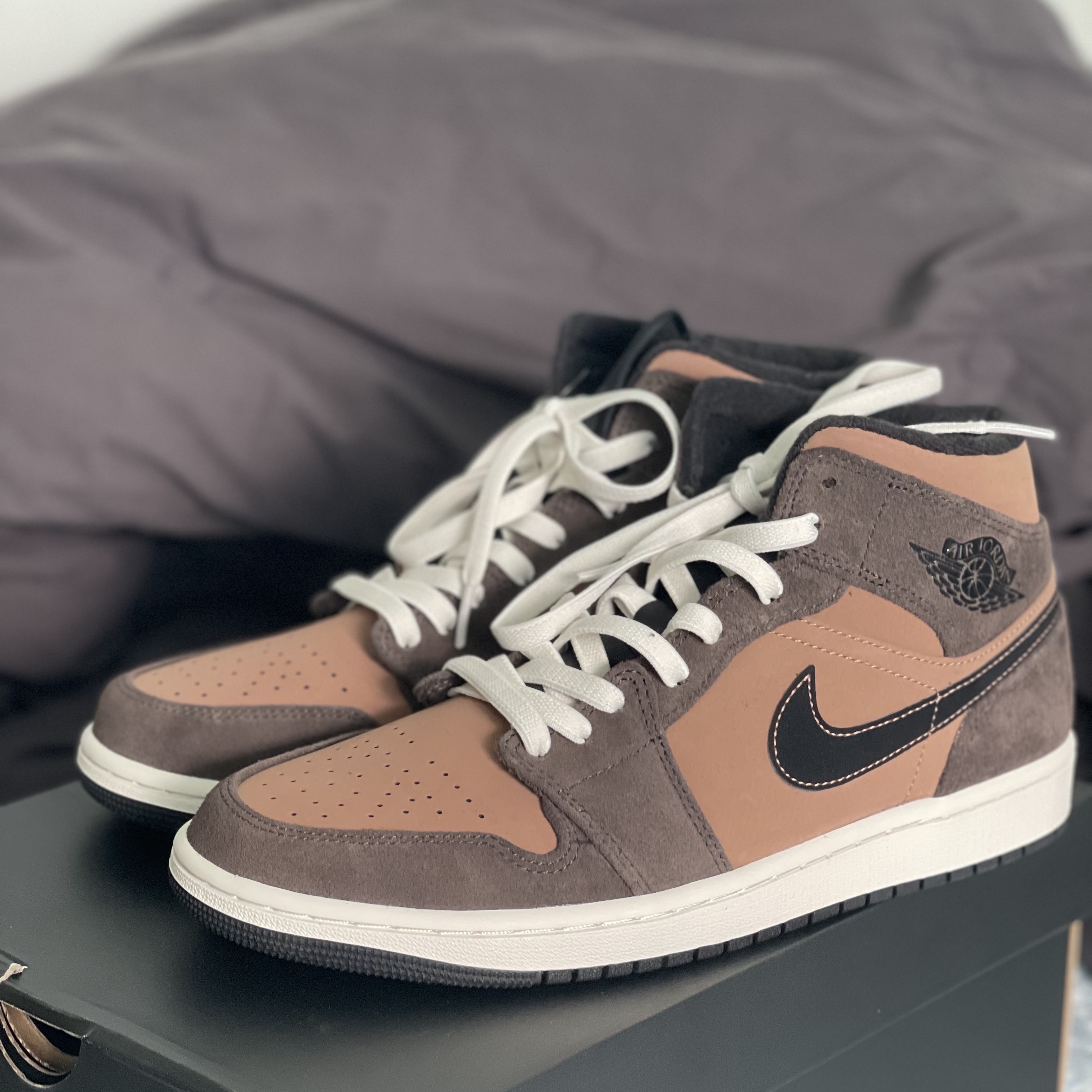 Jordan 1 Mid SE Dark Chocolate 착용 스타일