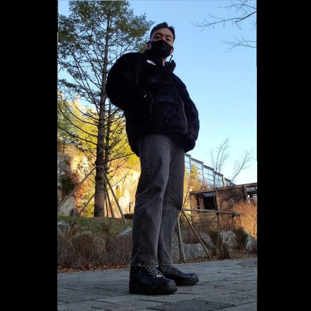 Nike x Supreme Air Force 1 Low Black, Supreme x The North Face Faux Fur Nuptse Jacket Black - 20FW 착용 스타일