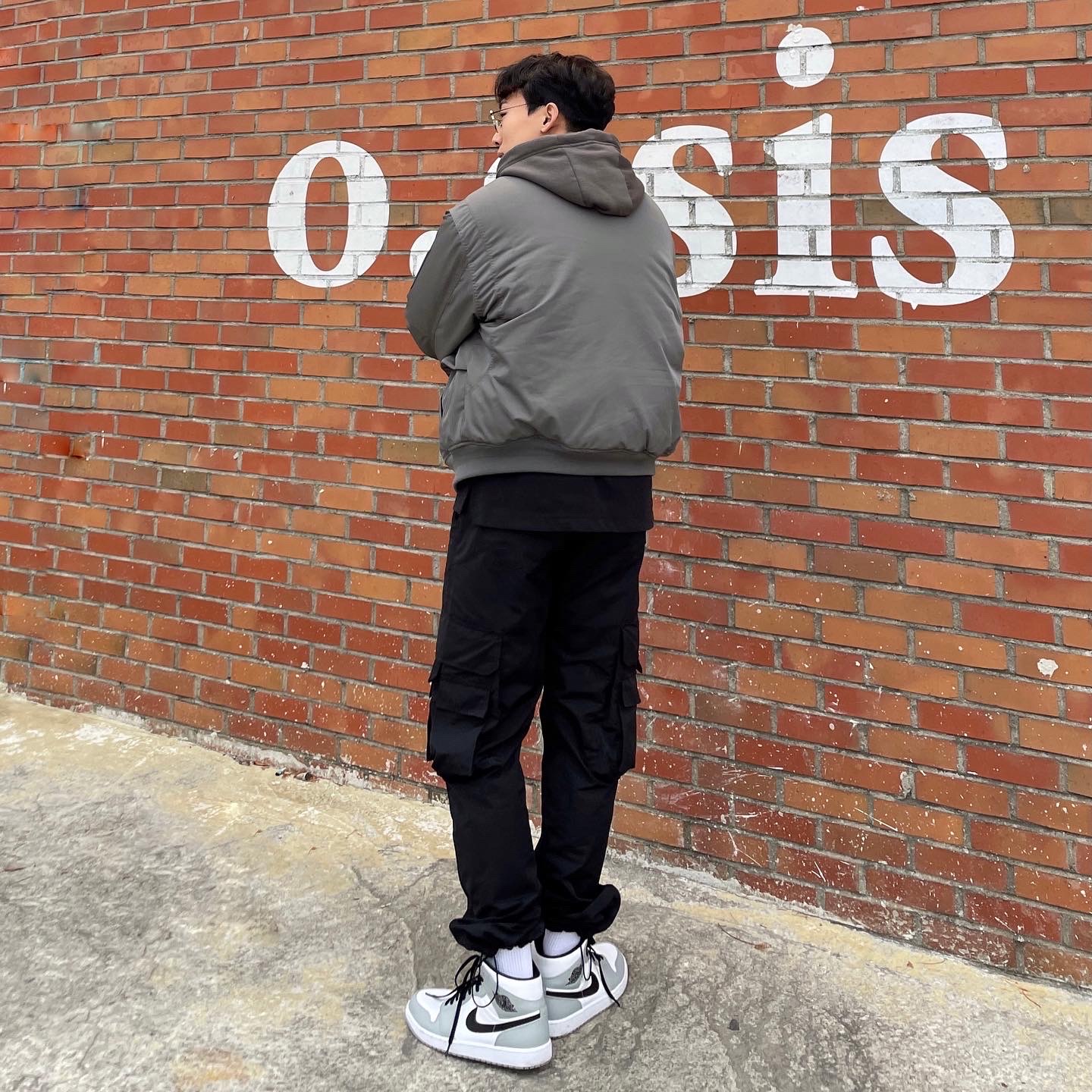 Jordan 1 Mid Light Smoke Grey 착용 스타일