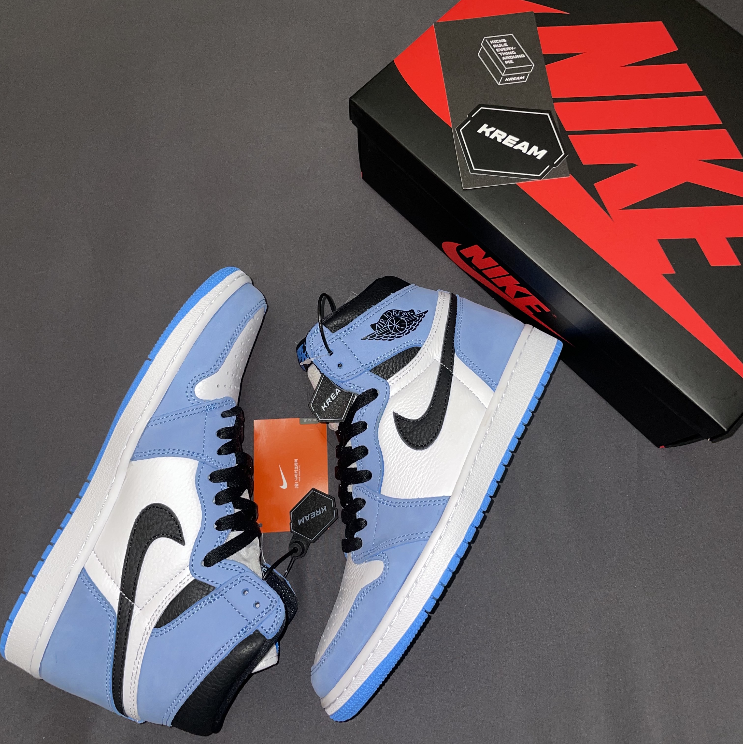 Jordan 1 Retro High OG University Blue 착용 스타일