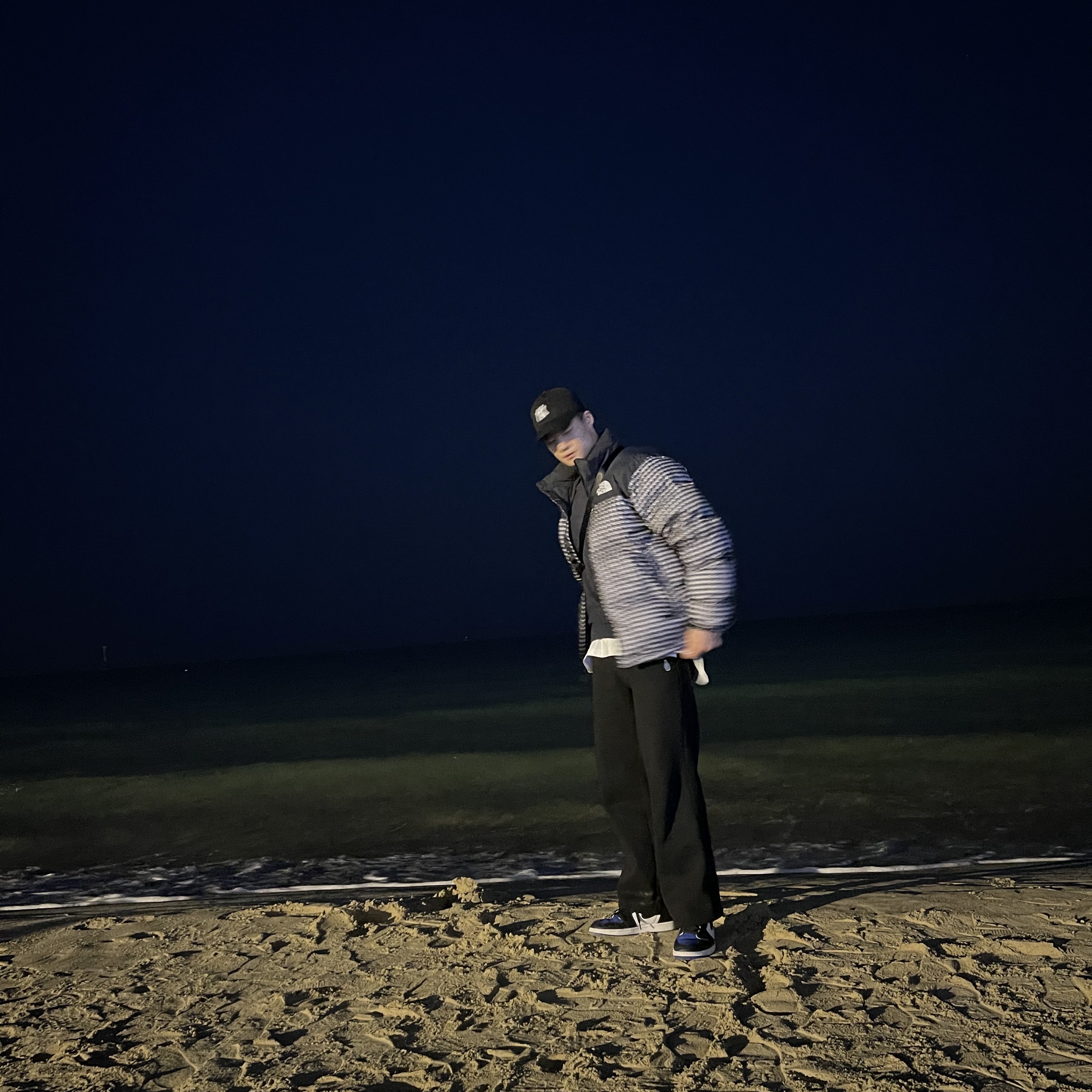 Jordan 1 Retro High OG Royal Toe, Supreme x The North Face Studded Nuptse Jacket Black - 21SS 착용 스타일