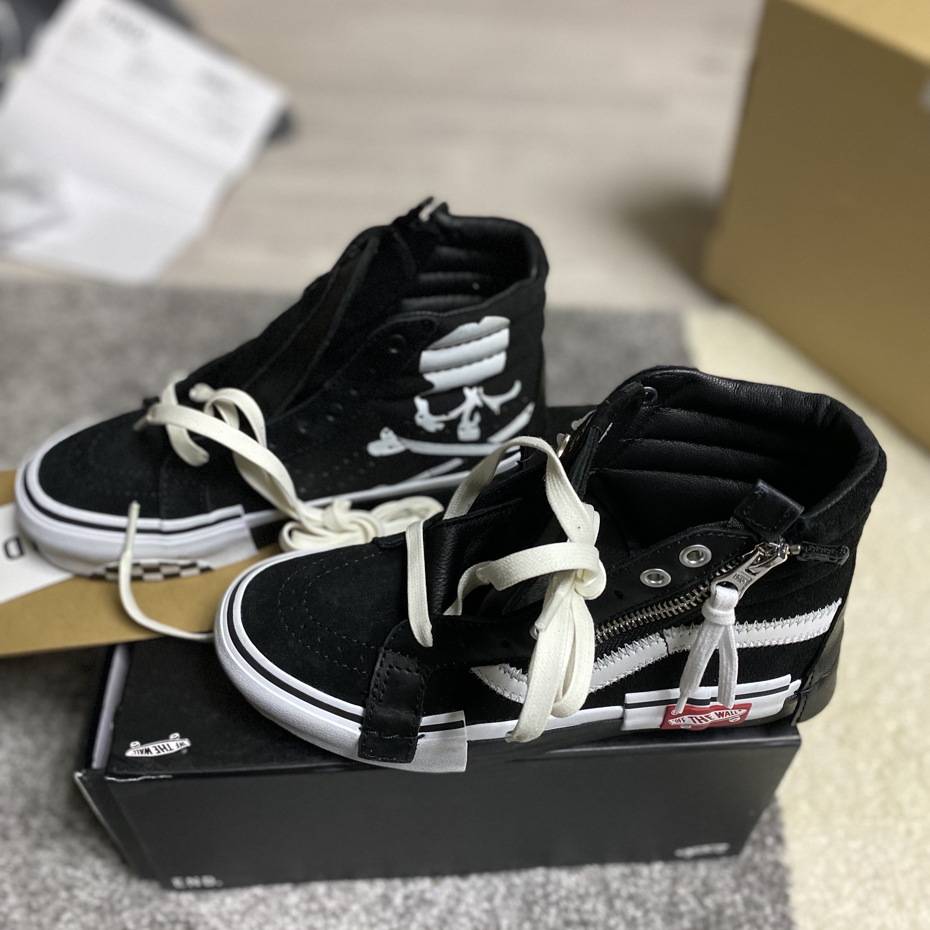 Vans Vault x Mastermind x END. Sk8-Hi Cap LX Black 착용 스타일 - 2
