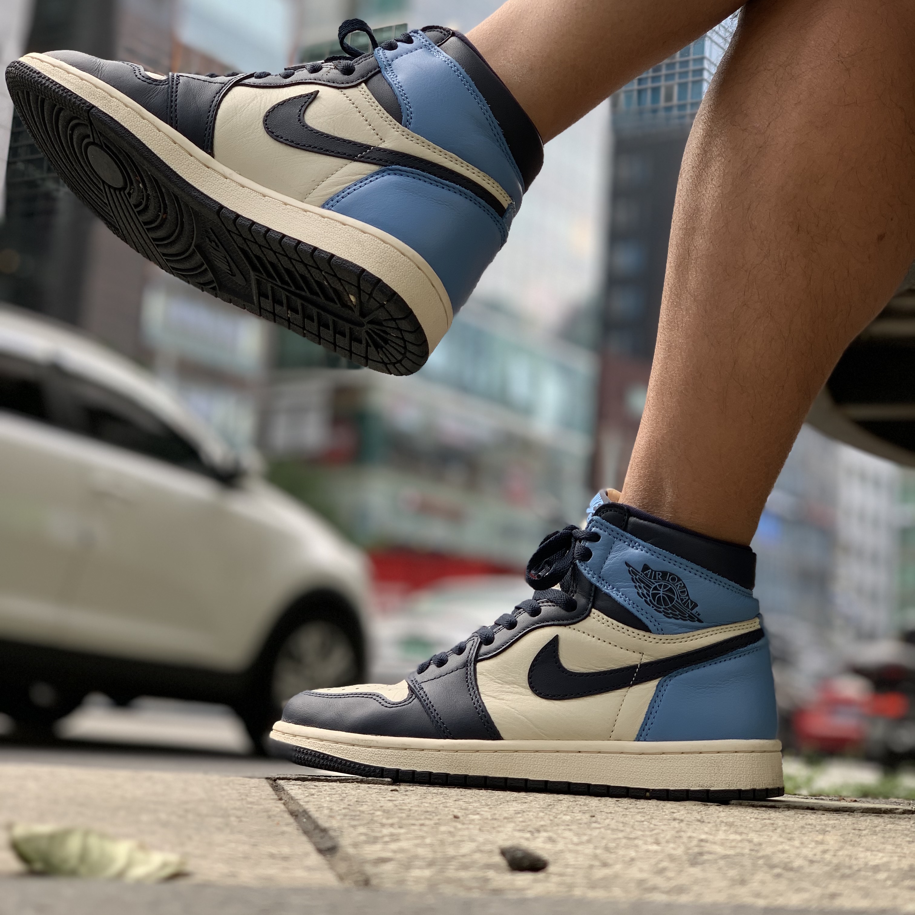 Jordan 1 Retro High Obsidian UNC 착용 스타일 - 3