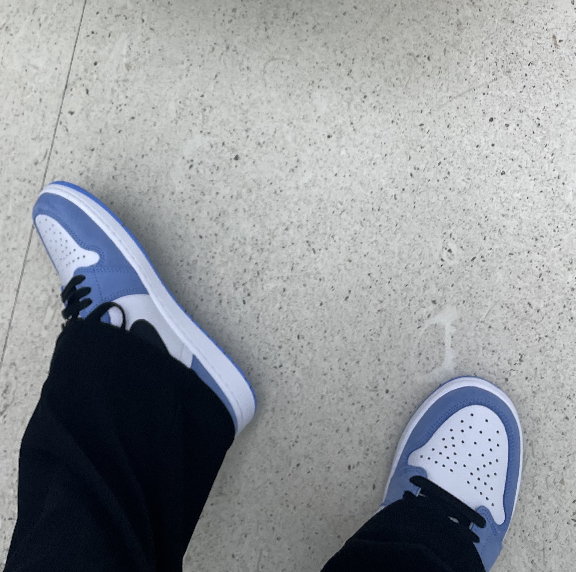 Jordan 1 Retro High OG University Blue 착용 스타일