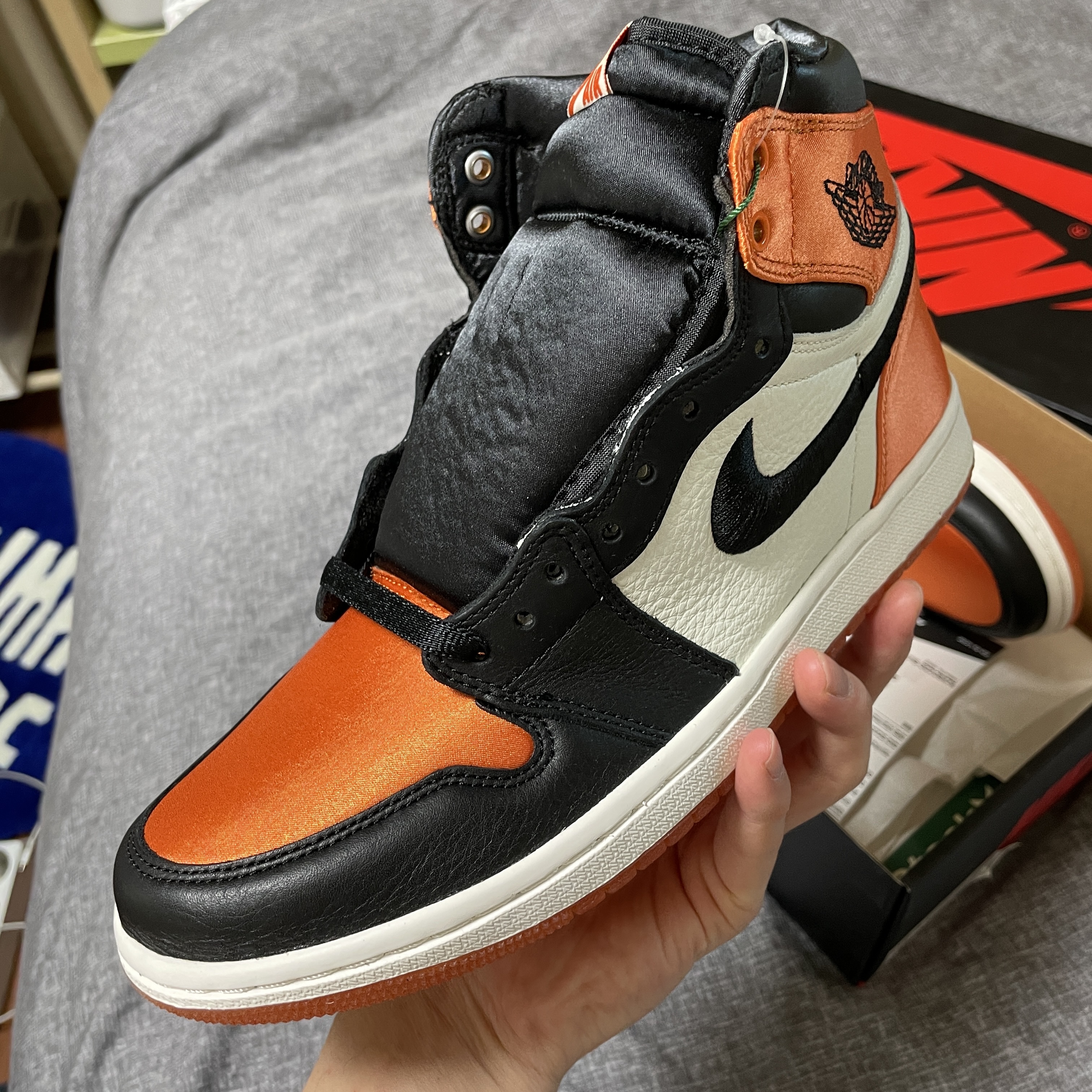(W) Jordan 1 Retro High OG Satin Shattered Backboard 착용 스타일 - 3