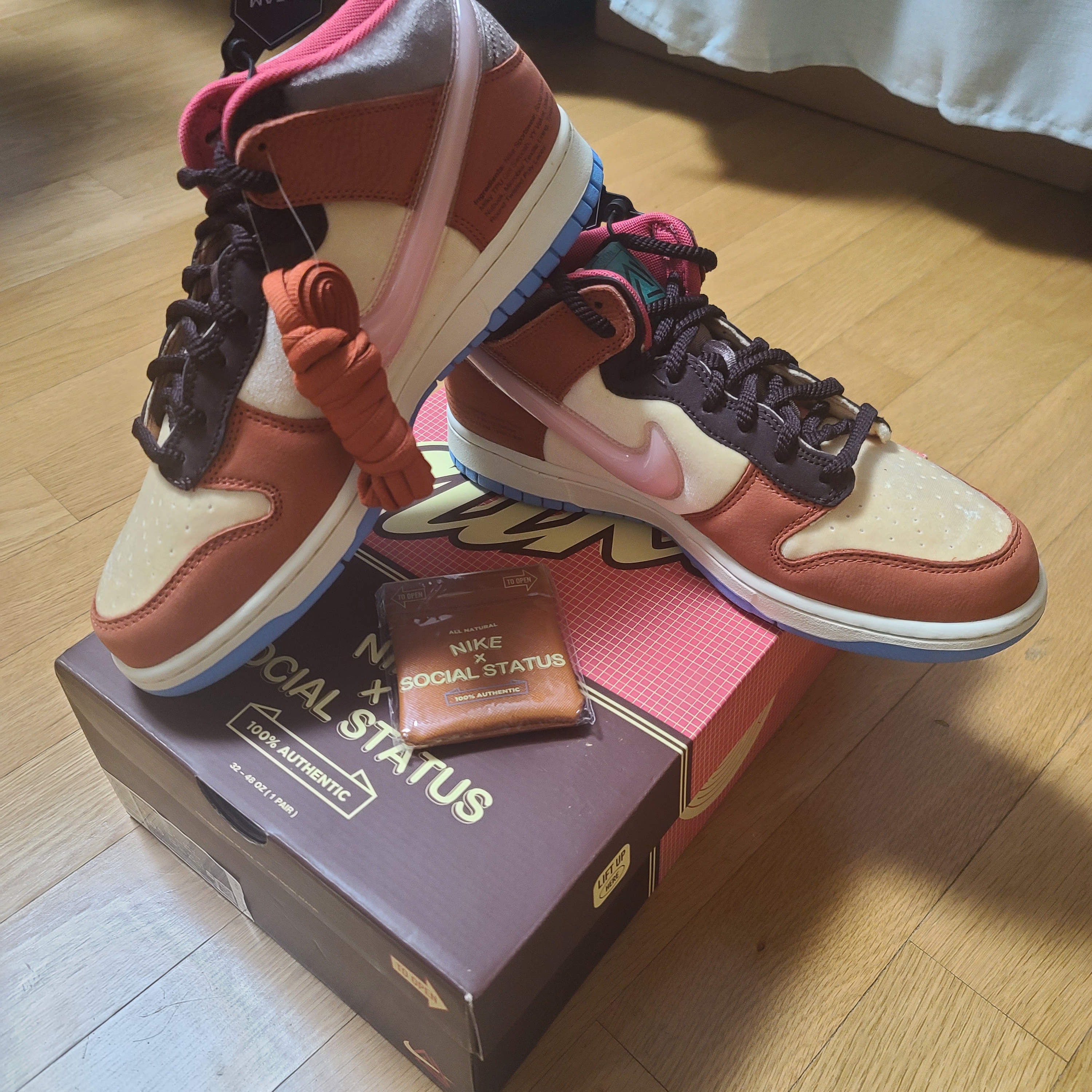 Nike x Social Status Dunk Mid Free Lunch Chocolate Milk 착용 스타일 - 3