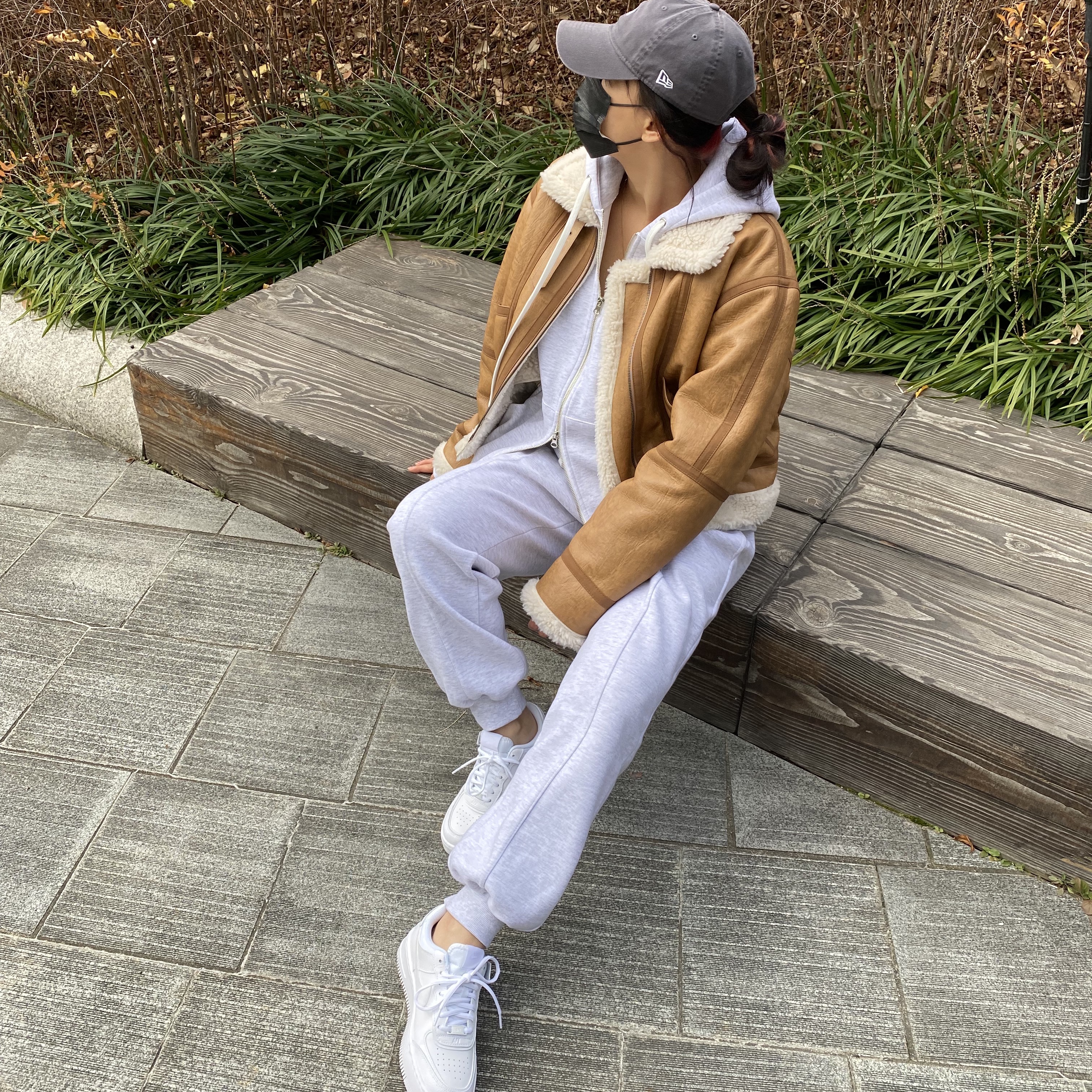 (W) Nike Air Force 1 Shadow Triple White 착용 스타일 - 2