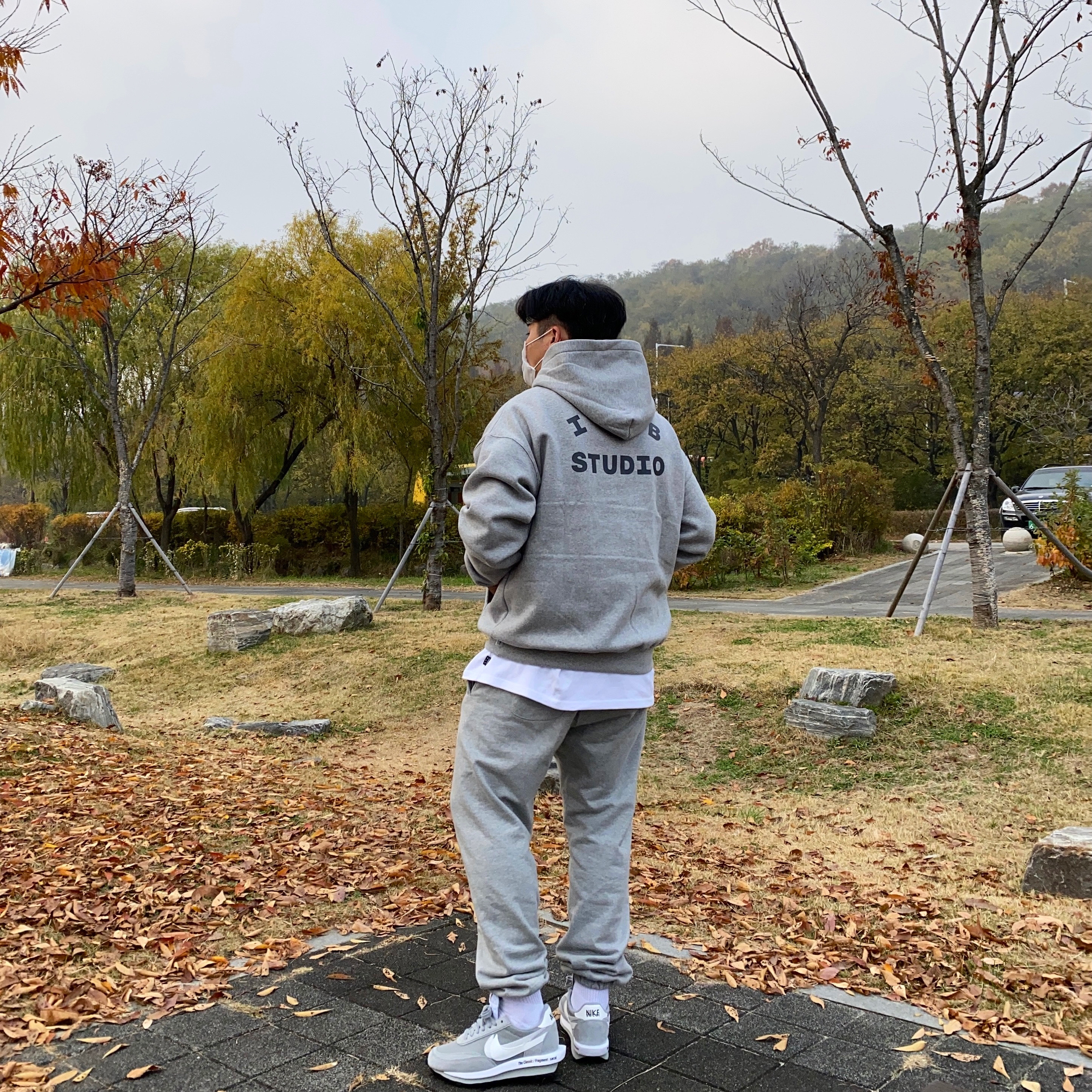 IAB Studio x Hyundai Mobis Hoodie, Nike x Sacai x Fragment LDWaffle Light Smoke Grey 착용 스타일