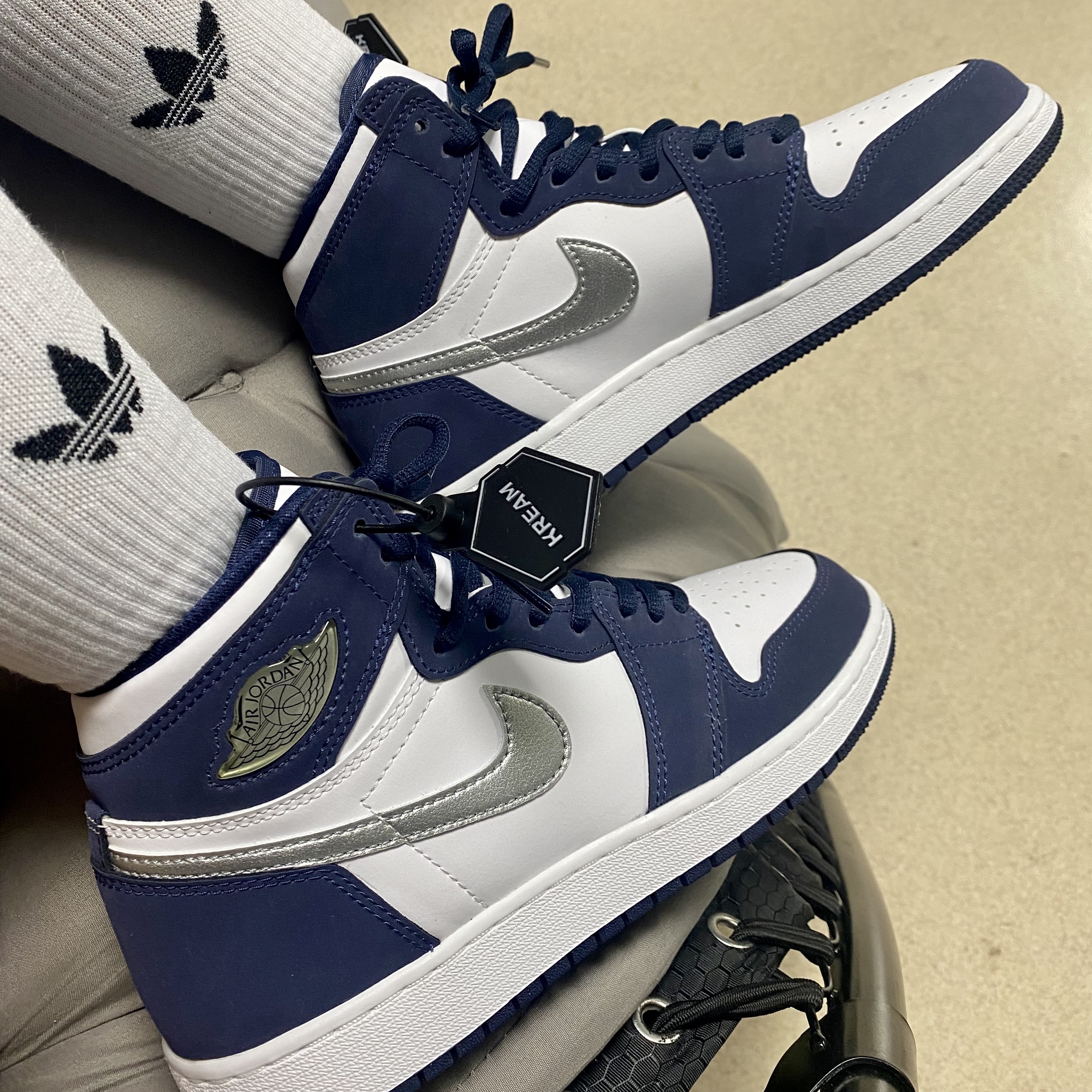 Nike x Sacai x Undercover LDWaffle Black Bright Citron, Jordan 1 Retro High OG CO.JP Midnight Navy 착용 스타일 - 2