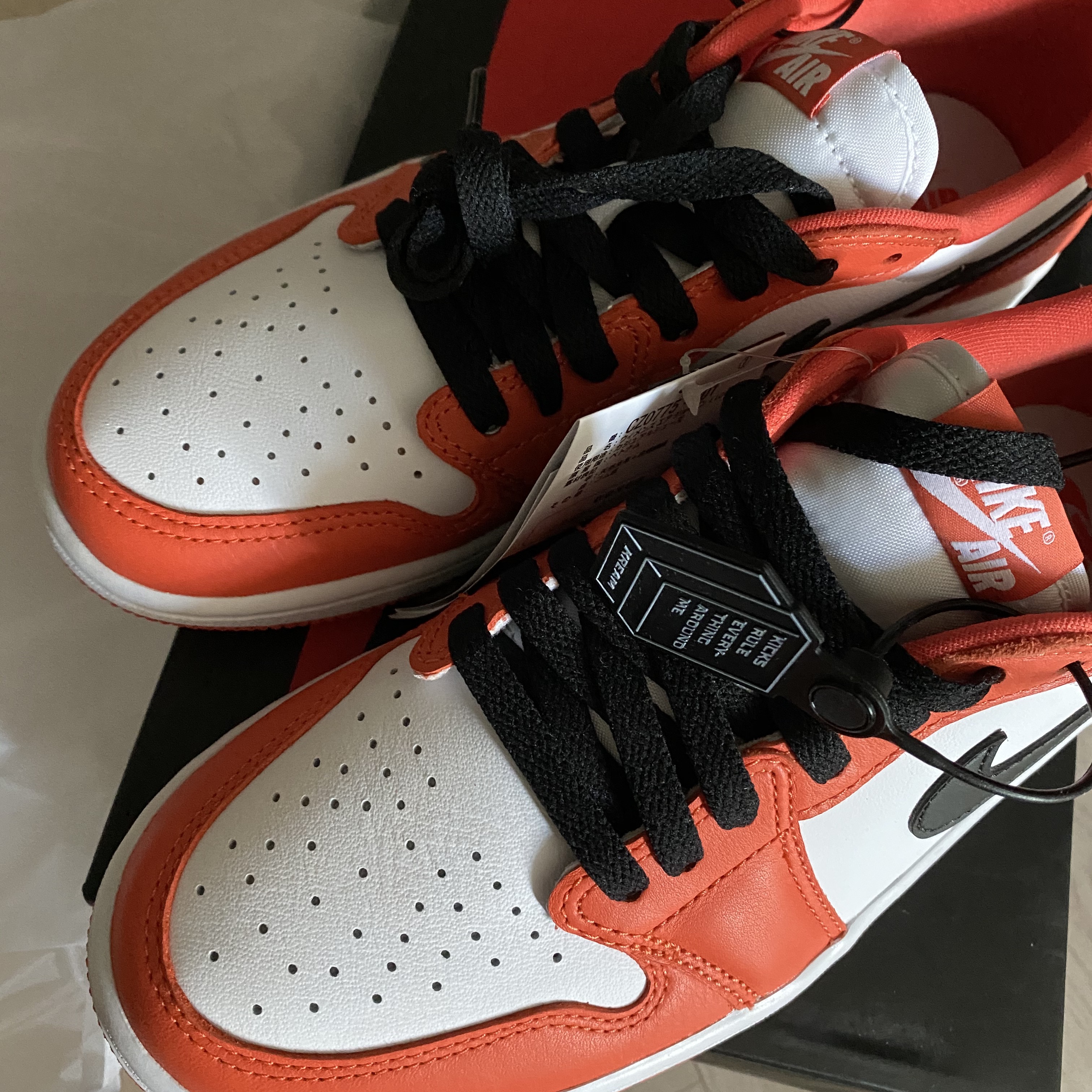 Jordan 1 Low OG Starfish 착용 스타일
