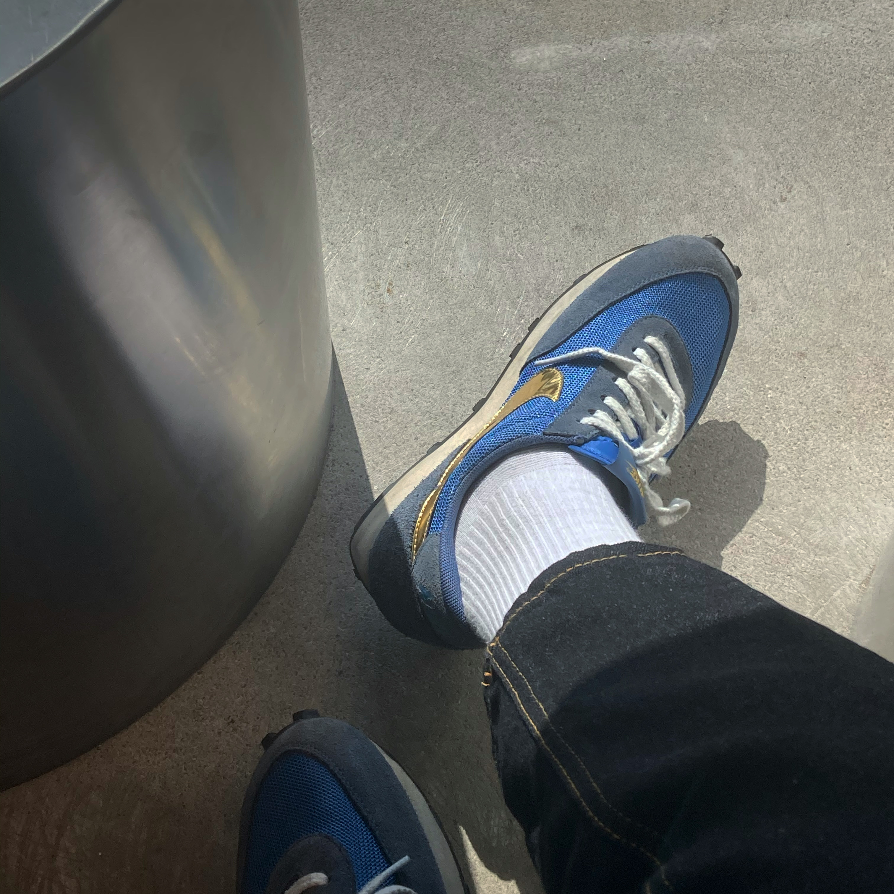 Nike Daybreak SP Metallic Gold Mountain Blue 착용 스타일