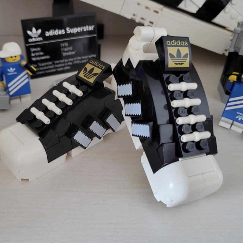 Lego Adidas Originals Superstar Black White 착용 스타일