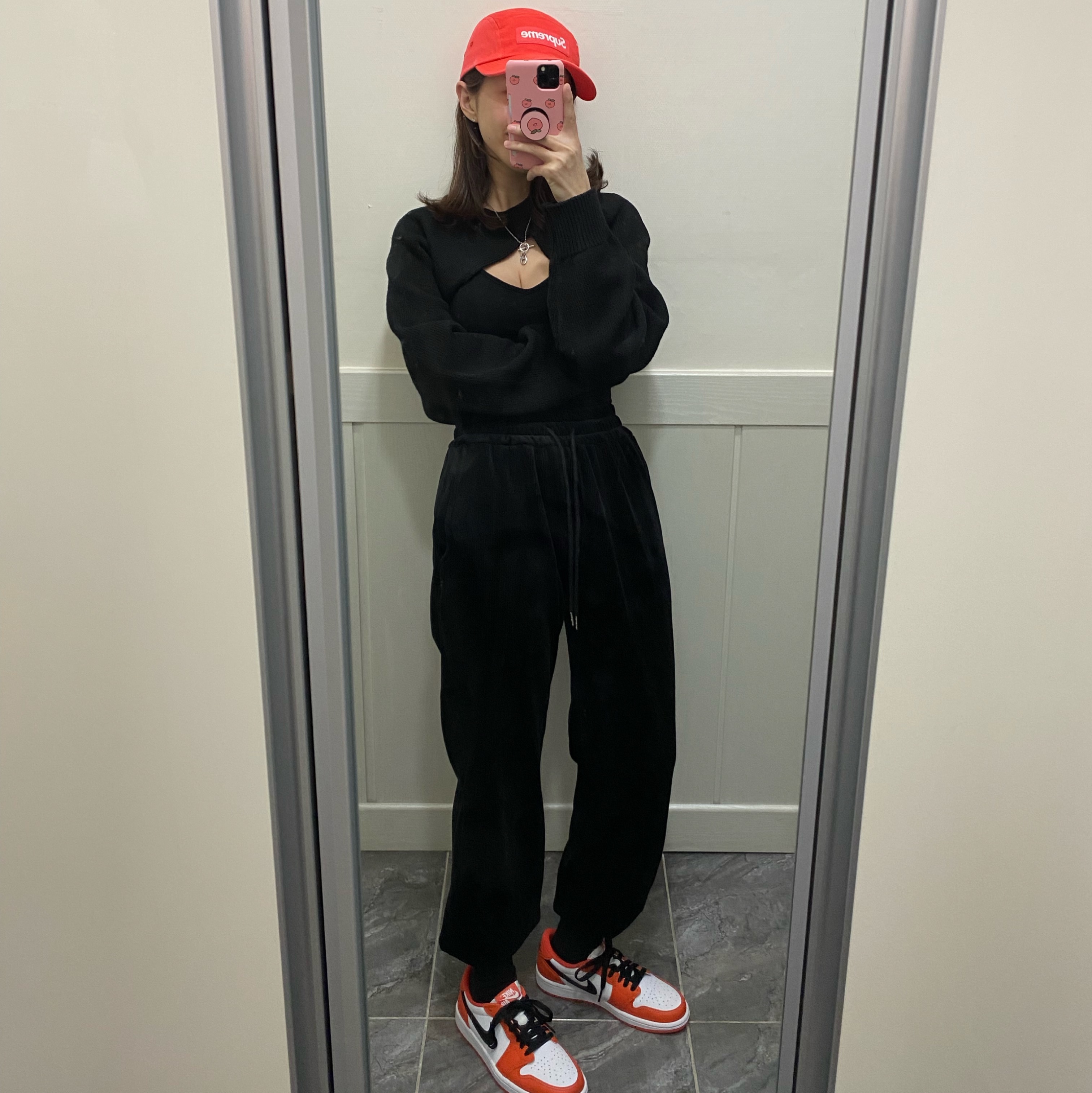 (W) Jordan 1 Low OG Starfish, Supreme Washed Chino Twill Camp Cap Neon Red - 21FW 착용 스타일